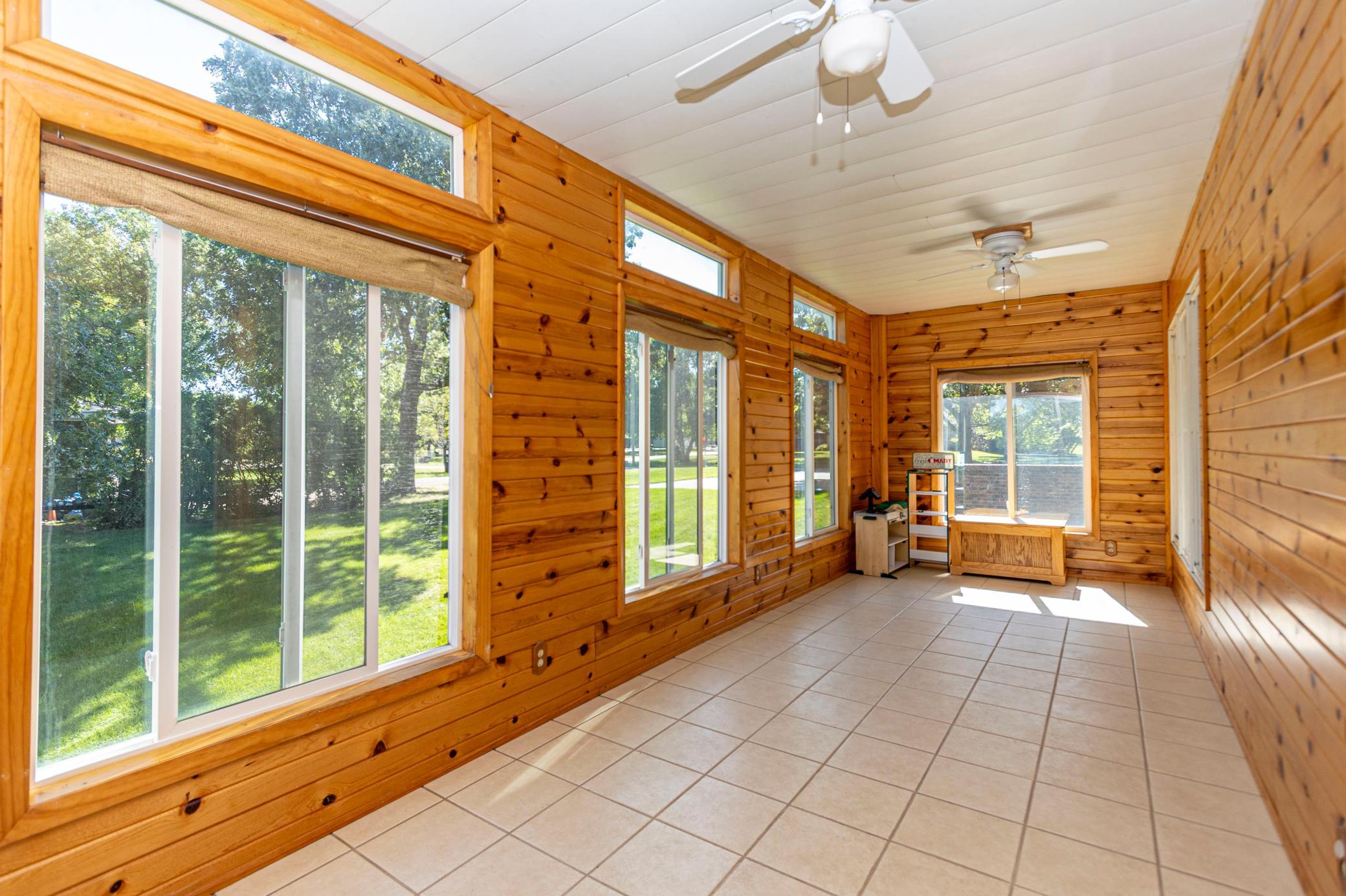 1983 single family home for sale at 1301 Geneva Drive in Alexandria, MN — 5 bed, 3 bath (photo 23 of 77)