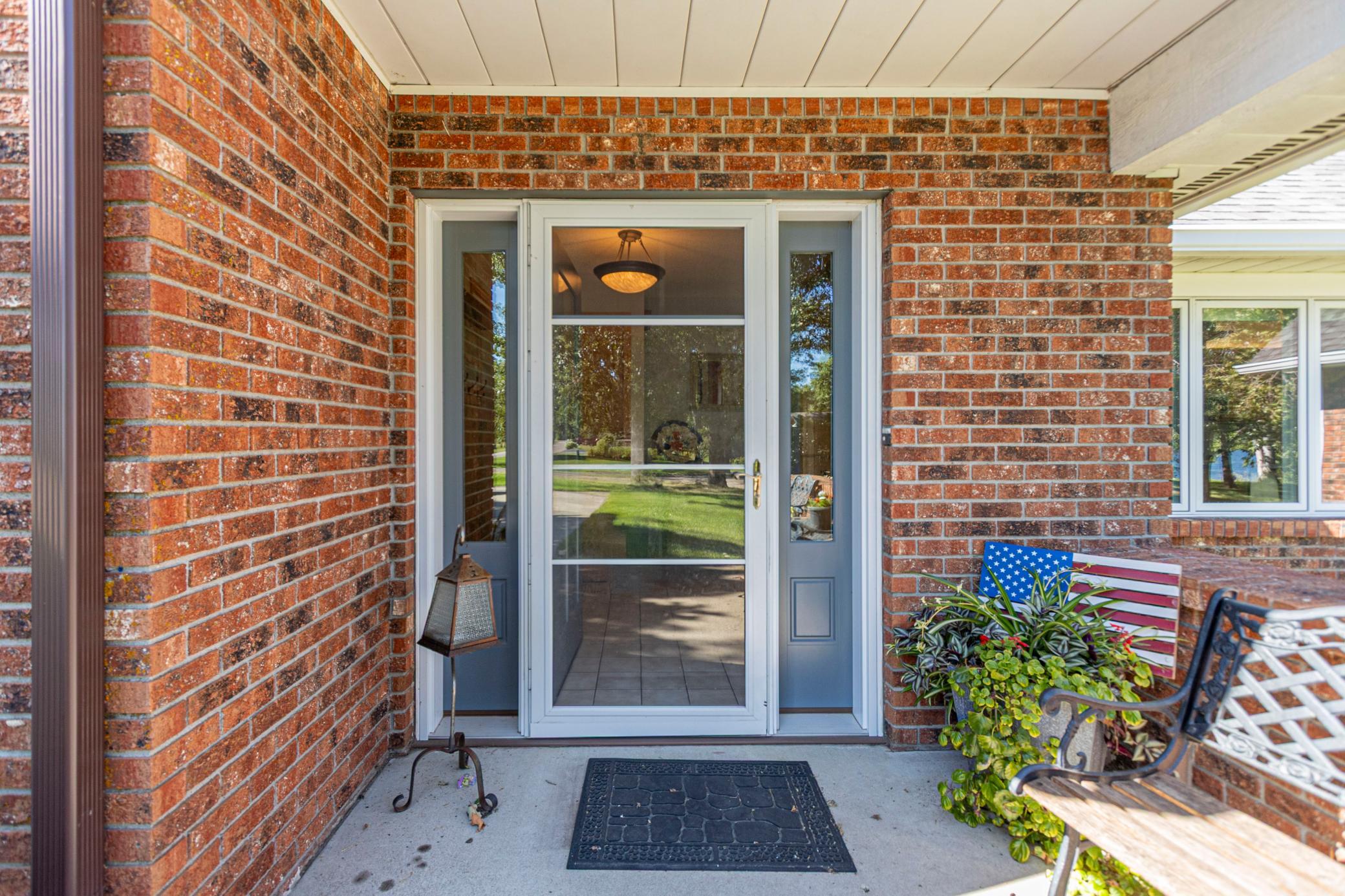 1983 single family home for sale at 1301 Geneva Drive in Alexandria, MN — 5 bed, 3 bath (photo 4 of 77)