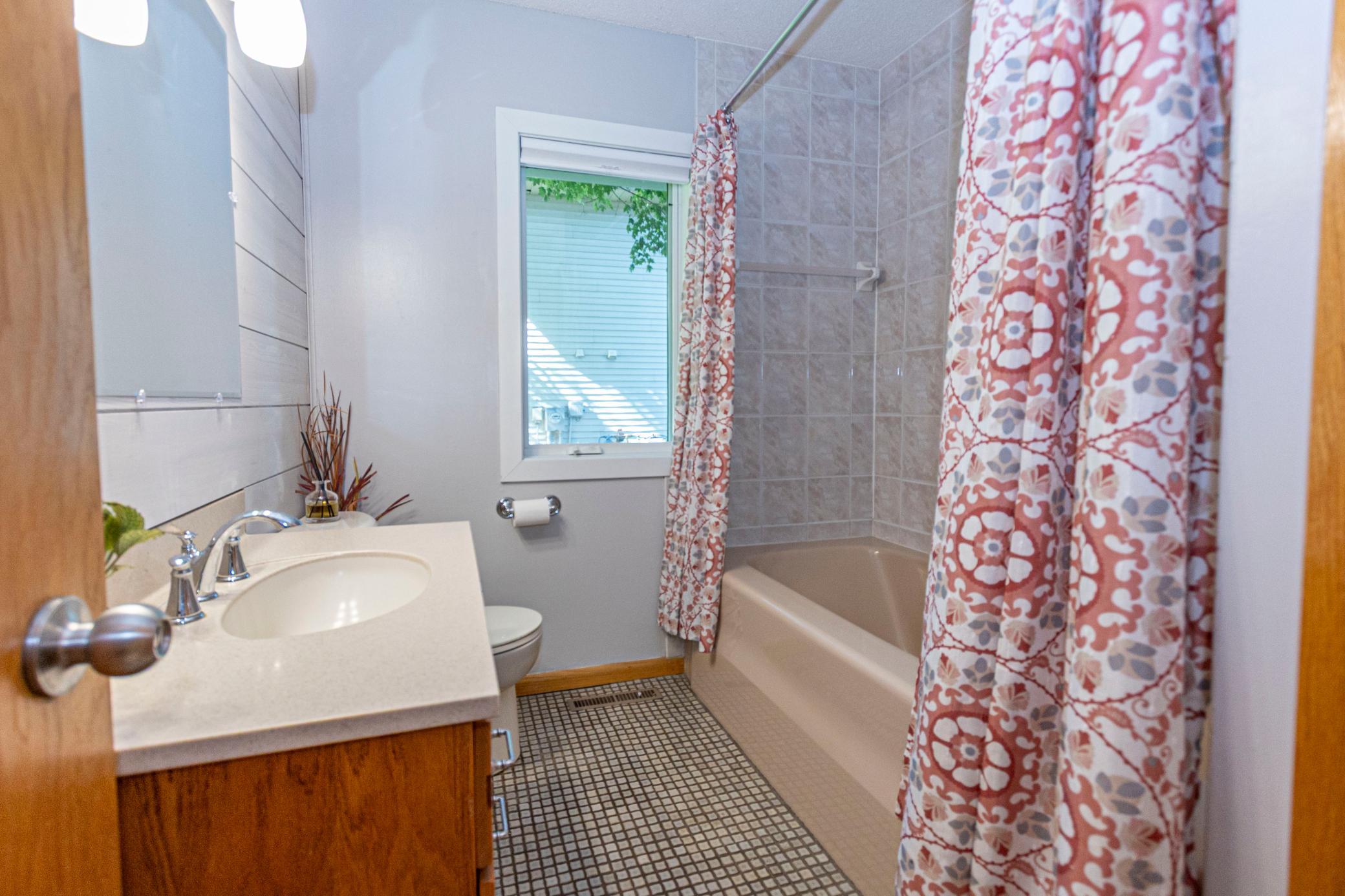 1983 single family home for sale at 1301 Geneva Drive in Alexandria, MN — 5 bed, 3 bath (photo 39 of 77)