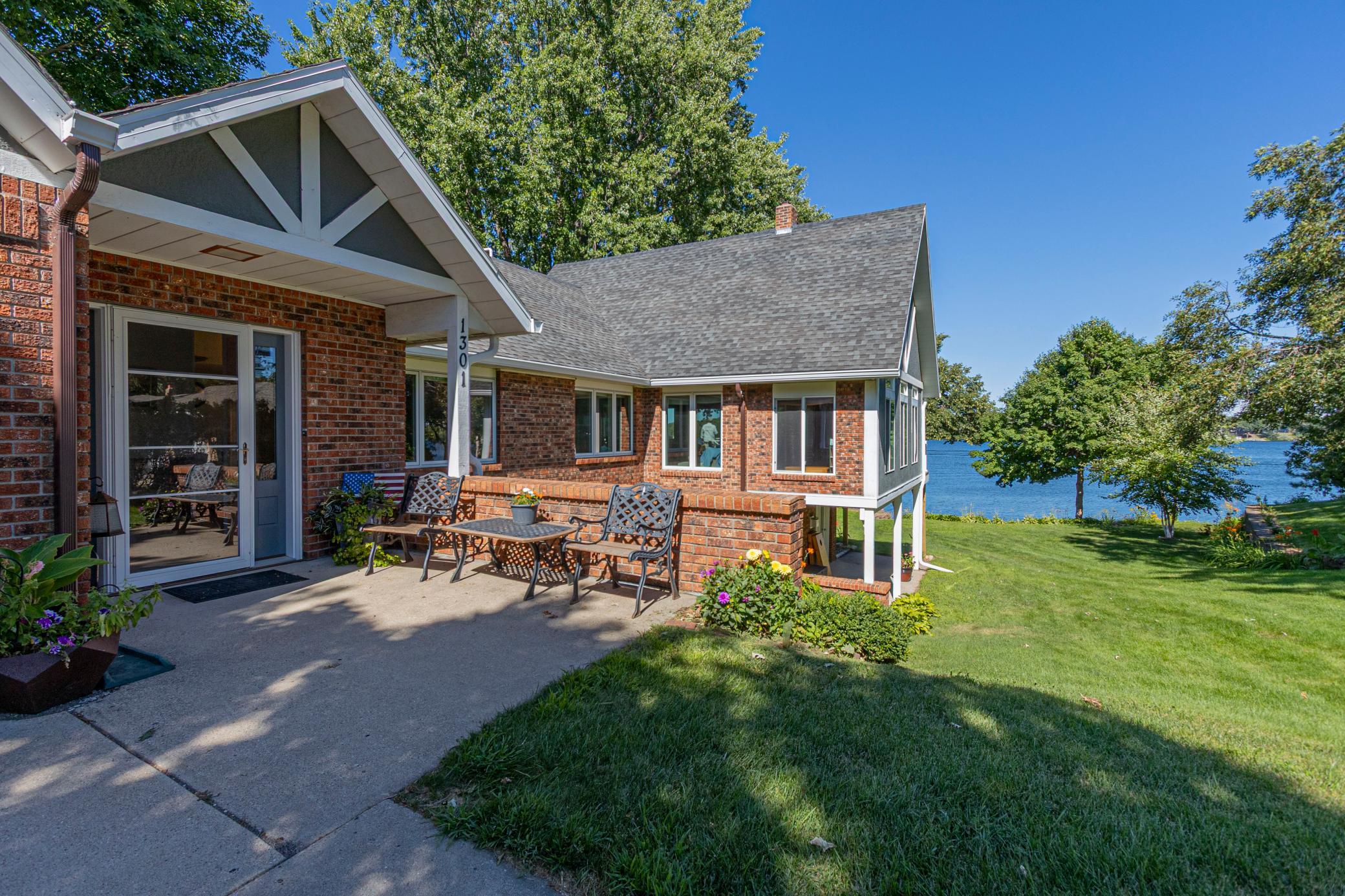 1983 single family home for sale at 1301 Geneva Drive in Alexandria, MN — 5 bed, 3 bath (photo 5 of 77)