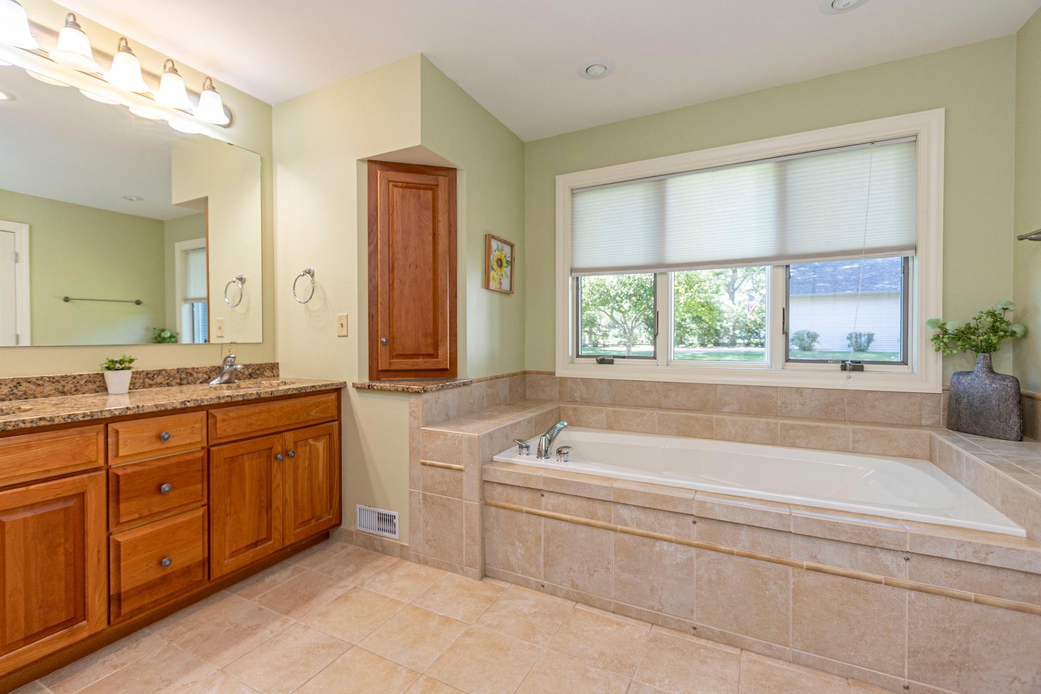1983 single family home for sale at 1301 Geneva Drive in Alexandria, MN — 5 bed, 3 bath (photo 45 of 77)