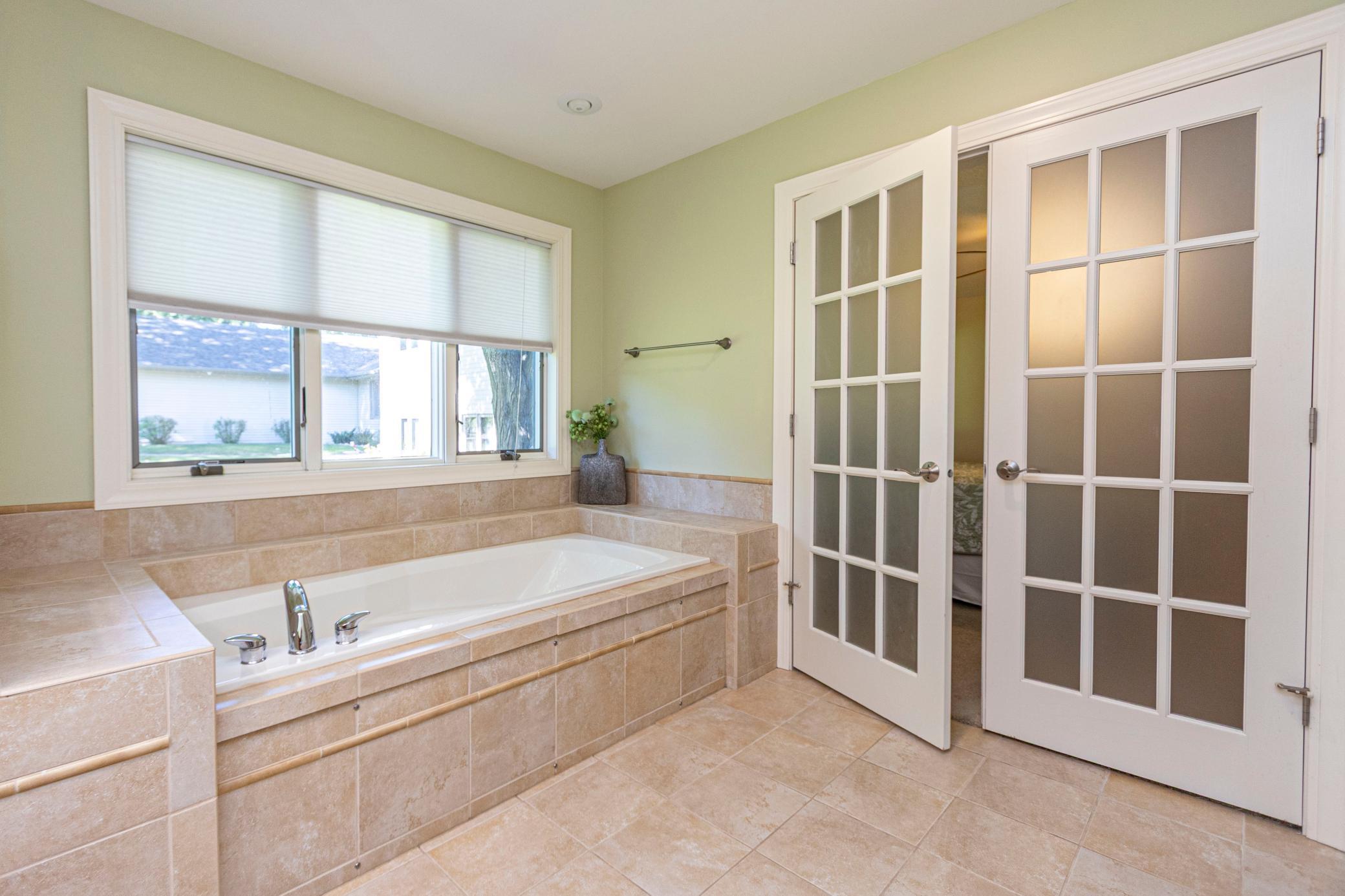 1983 single family home for sale at 1301 Geneva Drive in Alexandria, MN — 5 bed, 3 bath (photo 49 of 77)