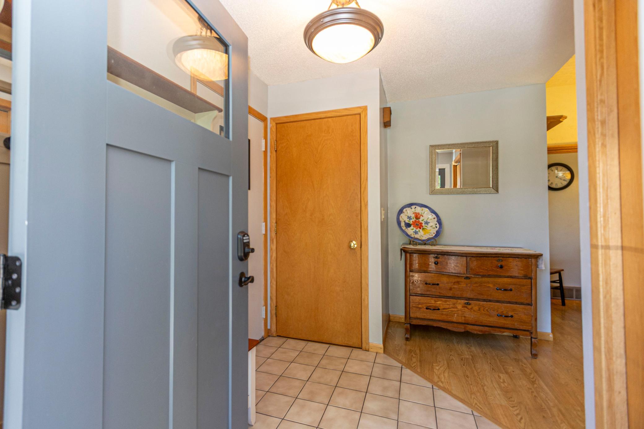 1983 single family home for sale at 1301 Geneva Drive in Alexandria, MN — 5 bed, 3 bath (photo 6 of 77)