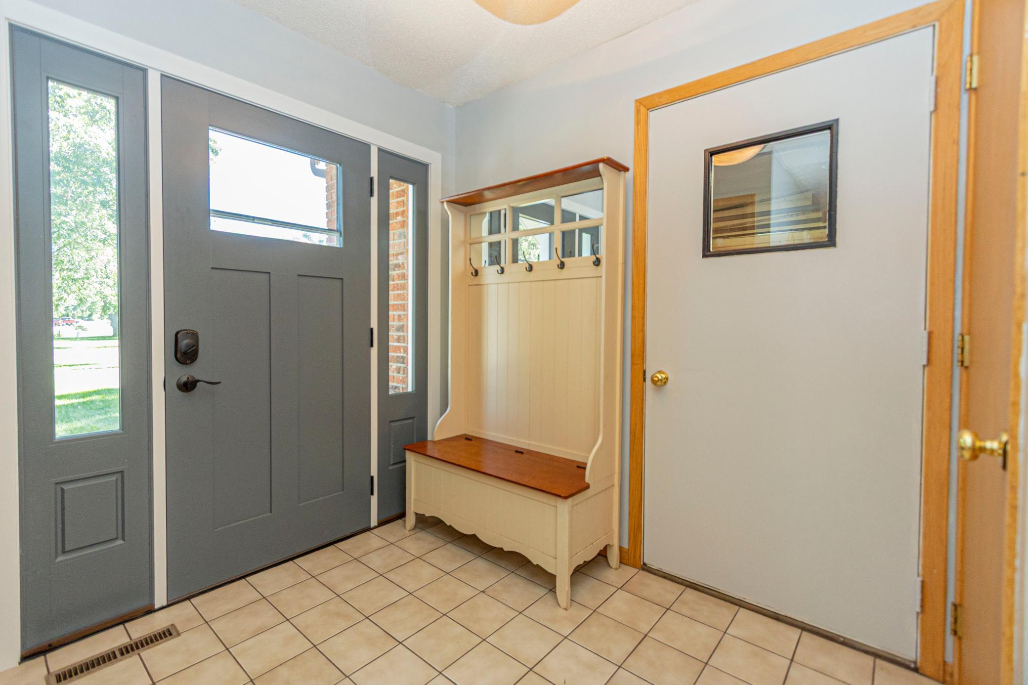 1983 single family home for sale at 1301 Geneva Drive in Alexandria, MN — 5 bed, 3 bath (photo 7 of 77)