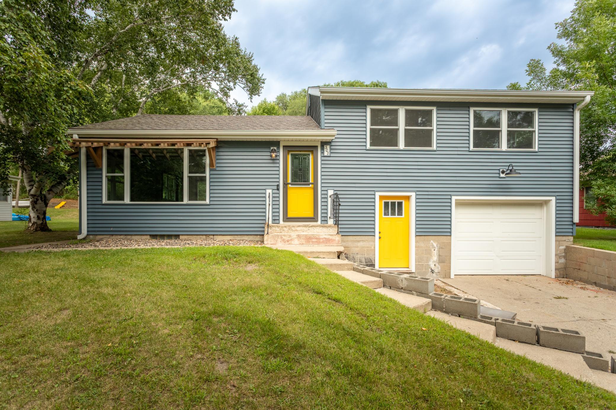 1955 single family home for sale at 308 Fingal Drive in Alexandria, MN — 3 bed, 2 bath (photo 3 of 34)