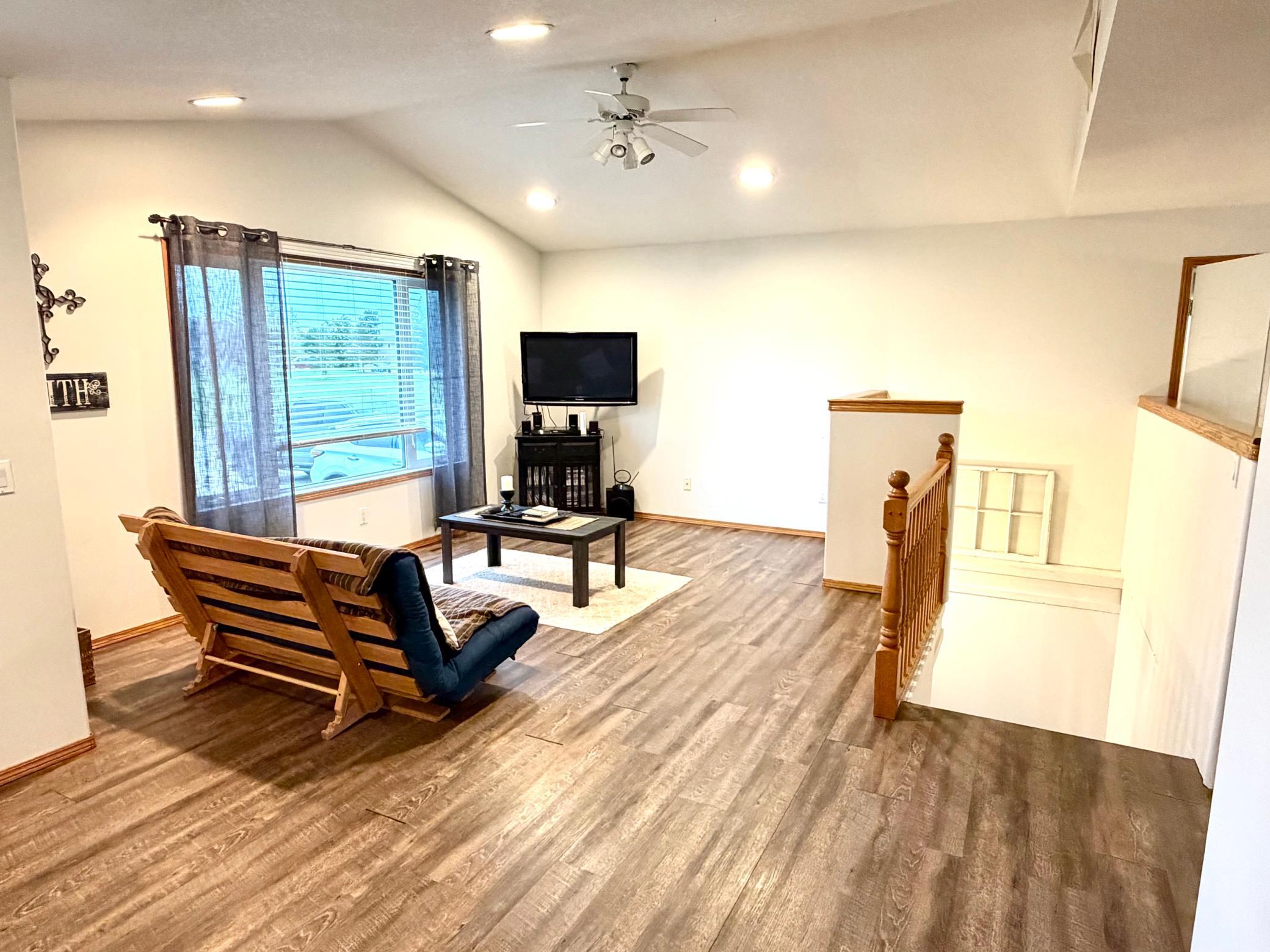 1999 single family home for sale at 407 Oak Crest Boulevard in Roseau, MN — 5 bed, 3 bath (photo 2 of 17)