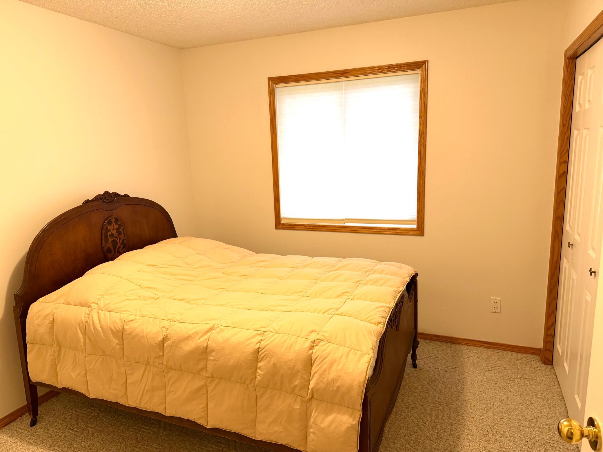 1999 single family home for sale at 407 Oak Crest Boulevard in Roseau, MN — 5 bed, 3 bath (photo 12 of 17)