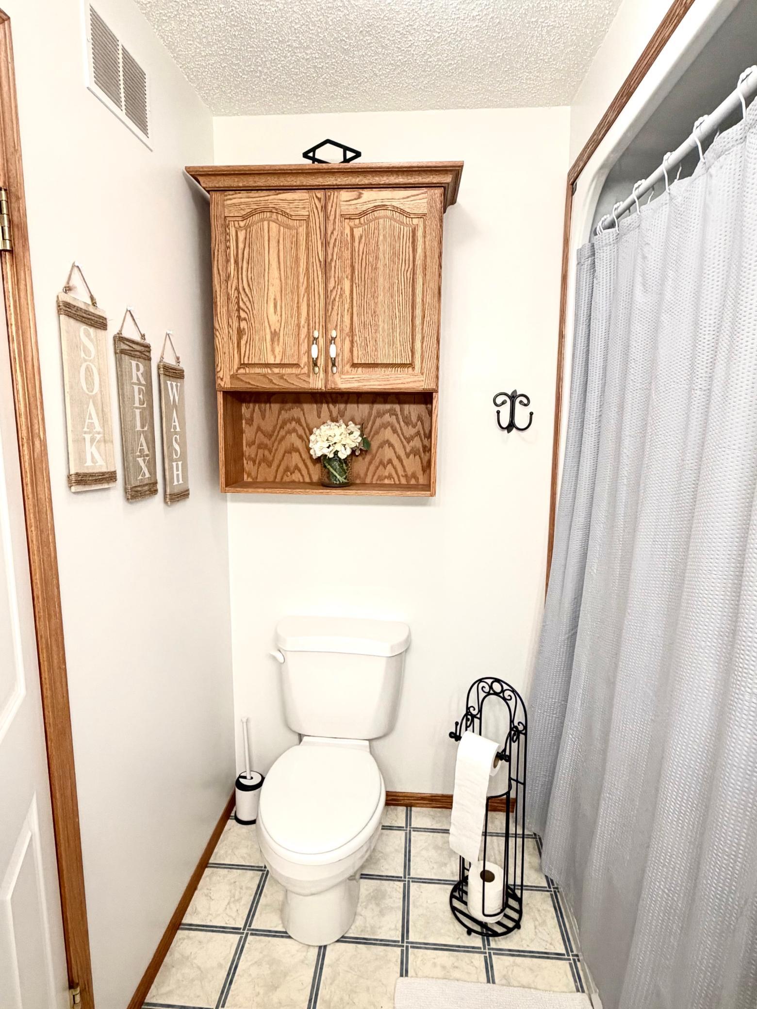1999 single family home for sale at 407 Oak Crest Boulevard in Roseau, MN — 5 bed, 3 bath (photo 14 of 17)