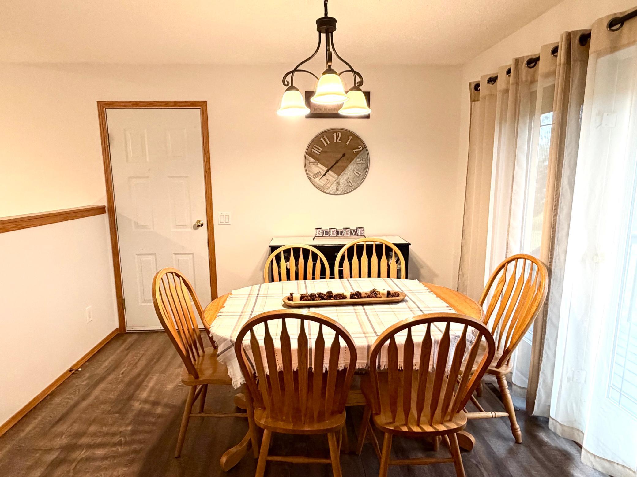 1999 single family home for sale at 407 Oak Crest Boulevard in Roseau, MN — 5 bed, 3 bath (photo 8 of 17)