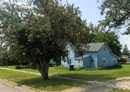 1911 single family home for sale at 108 2nd Street in Shelly, MN — 3 bed, 1 bath (photo 3 of 17)
