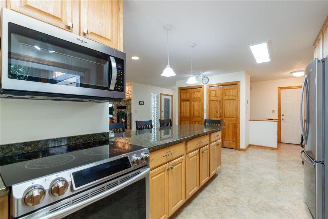 2003 single family home for sale at 11808 Maplewood Drive SW in East Gull Lake, MN — 3 bed, 3 bath (photo 5 of 57)