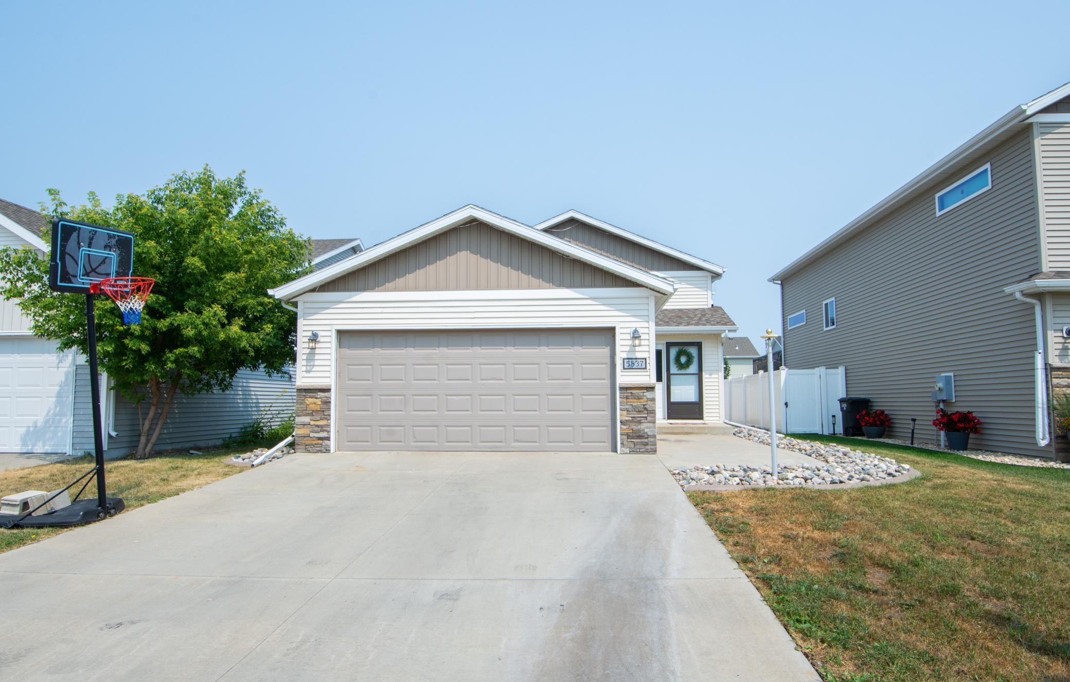 2016 single family home for sale at 5837 58th Avenue S in Fargo, ND — 3 bed, 2 bath