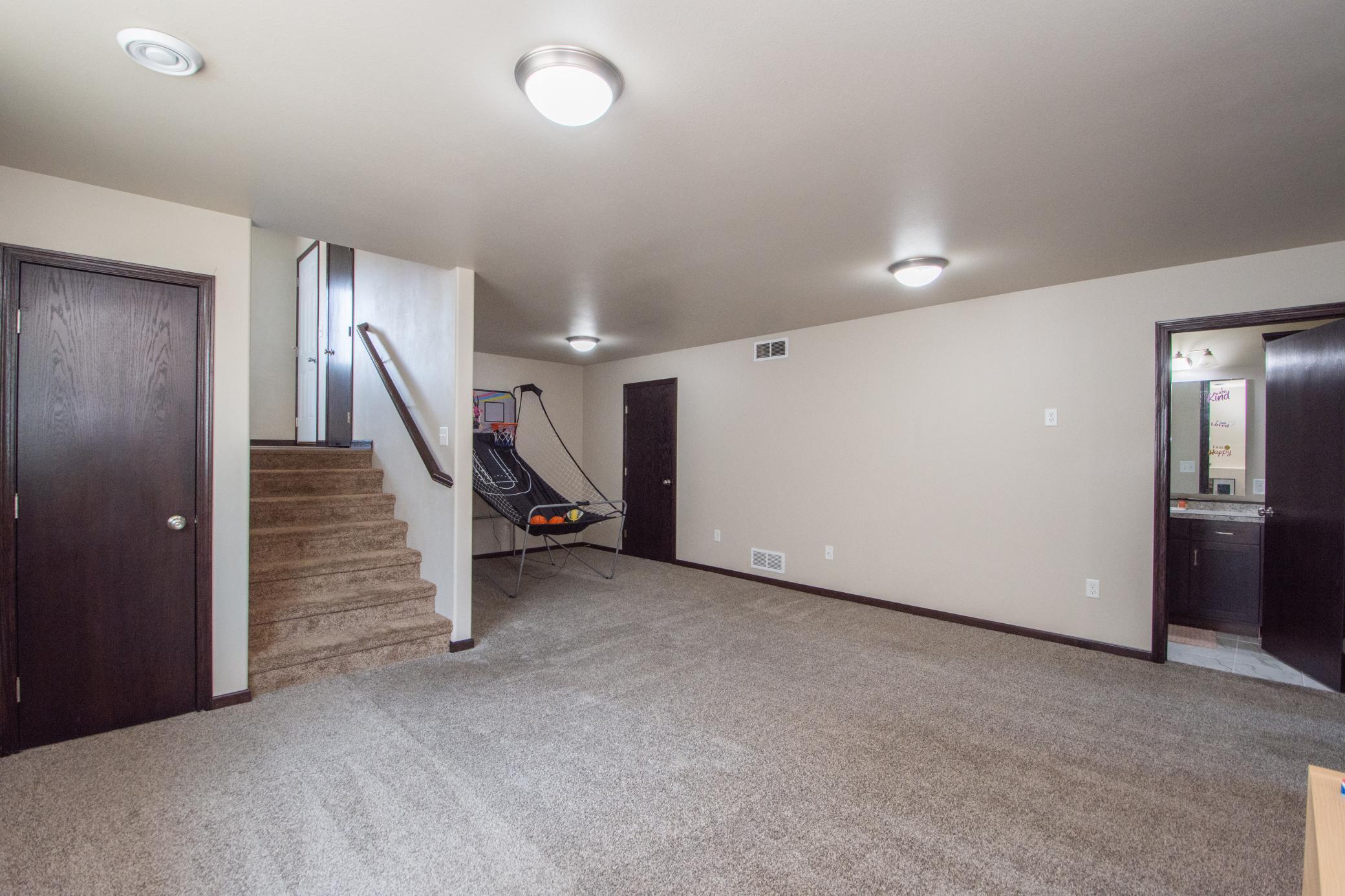 2016 single family home for sale at 5837 58th Avenue S in Fargo, ND — 3 bed, 2 bath (photo 26 of 44)