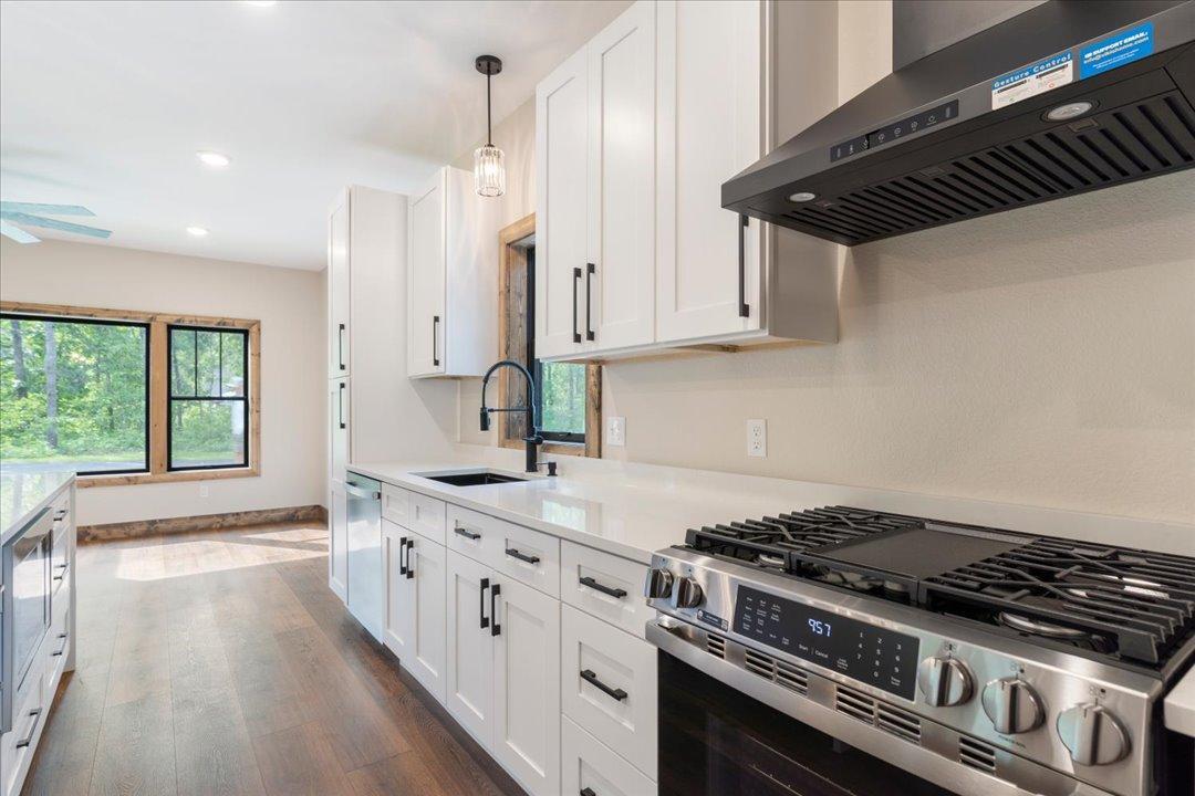 2026 single family home for sale at 7592 White Overlook Drive in Pequot Lakes, MN — 3 bed, 2 bath (photo 10 of 28)