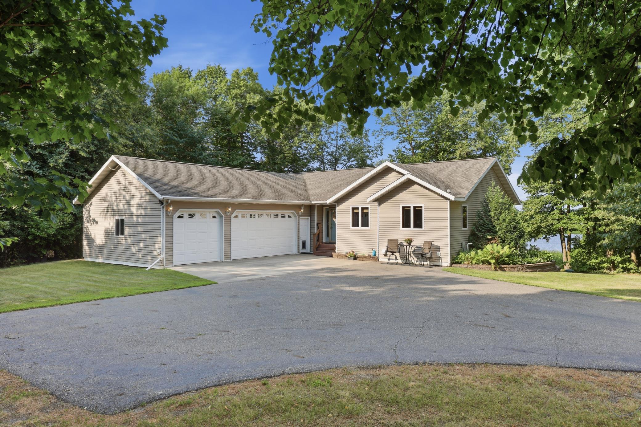 2003 single family home for sale at 13996 County Highway 5 in Lake Park, MN — 4 bed, 3 bath (photo 2 of 60)