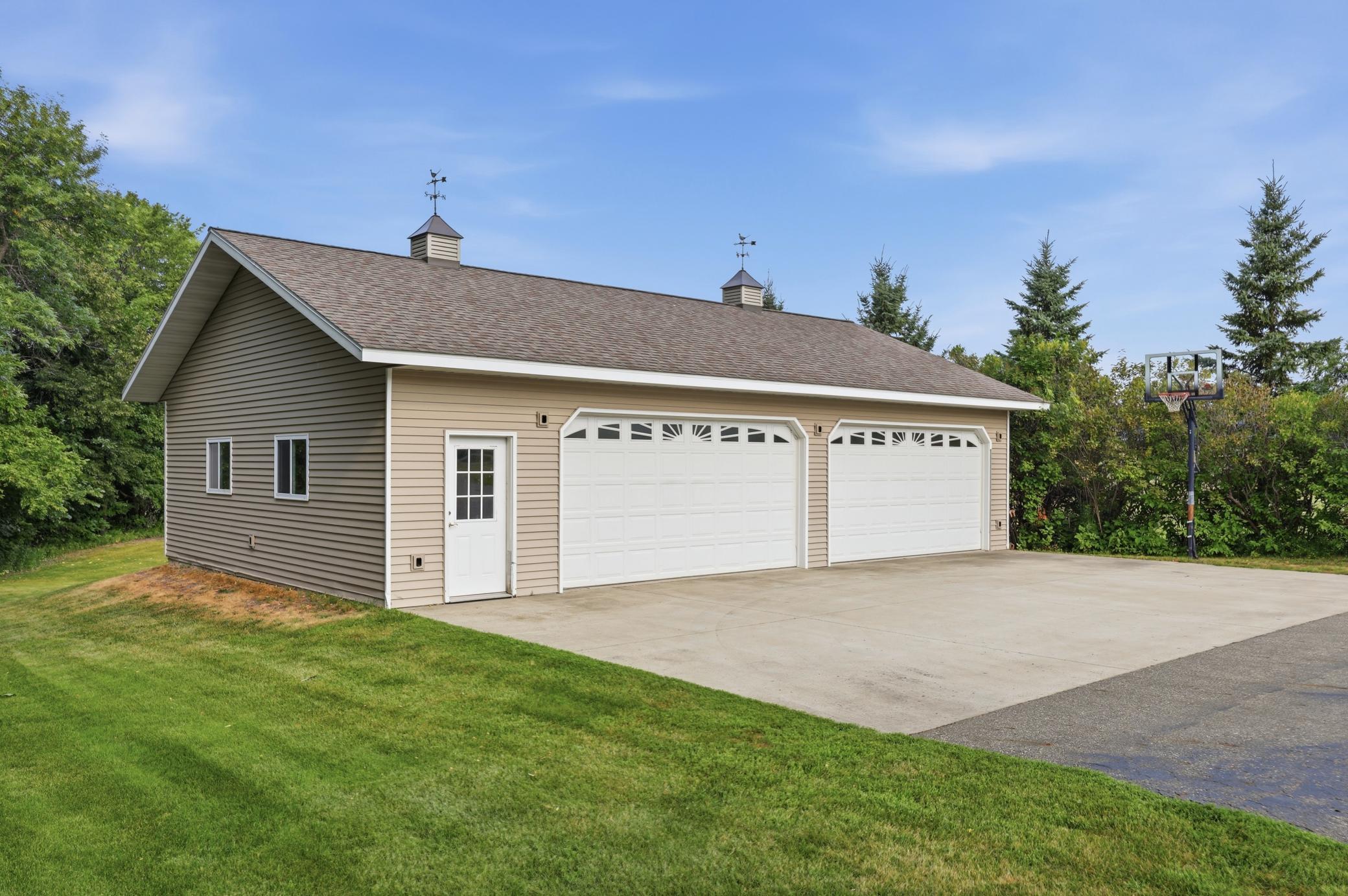 2003 single family home for sale at 13996 County Highway 5 in Lake Park, MN — 4 bed, 3 bath (photo 3 of 60)