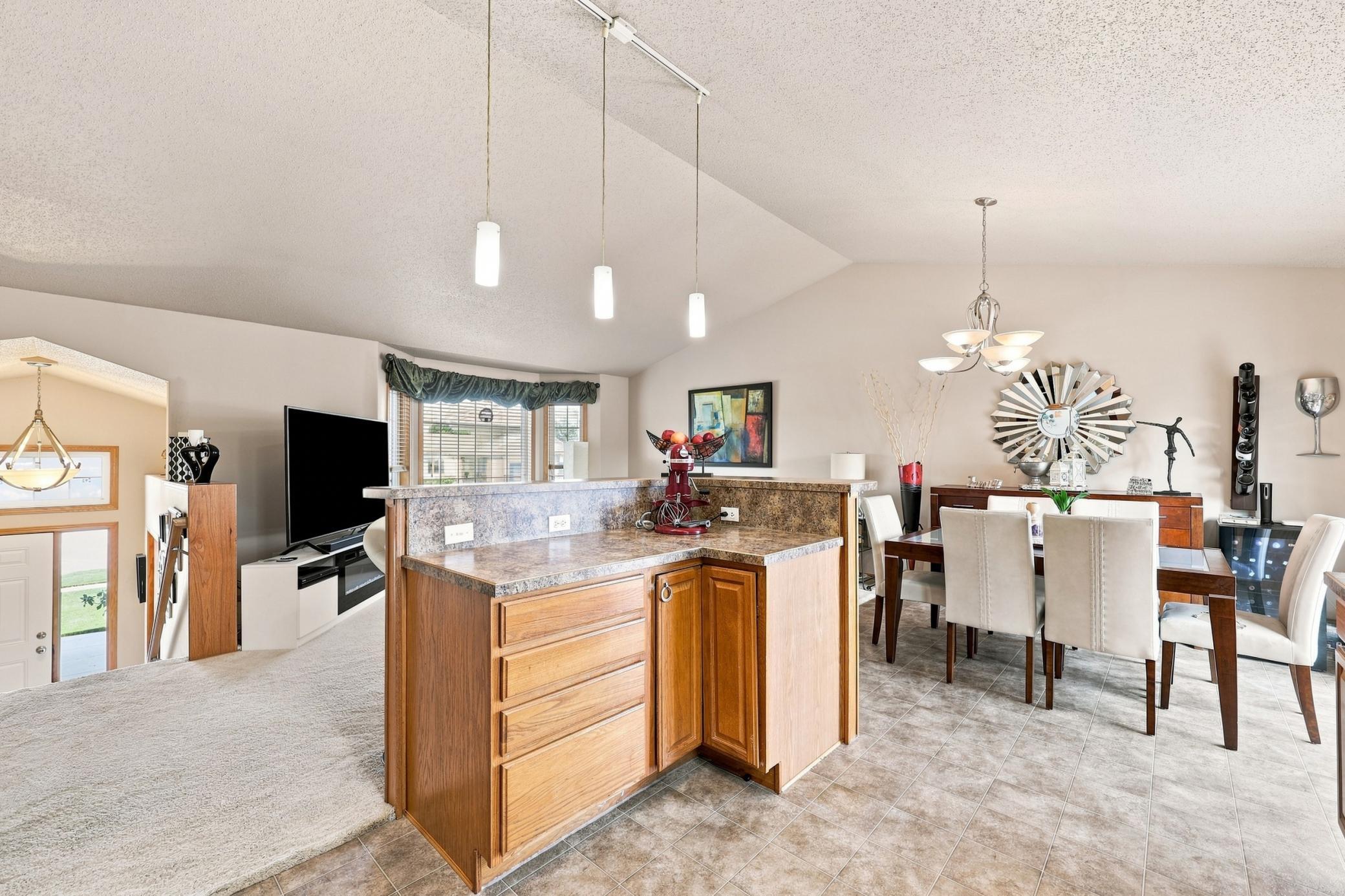 2006 single family home for sale at 852 16th Avenue Court W in West Fargo, ND — 4 bed, 3 bath (photo 11 of 32)
