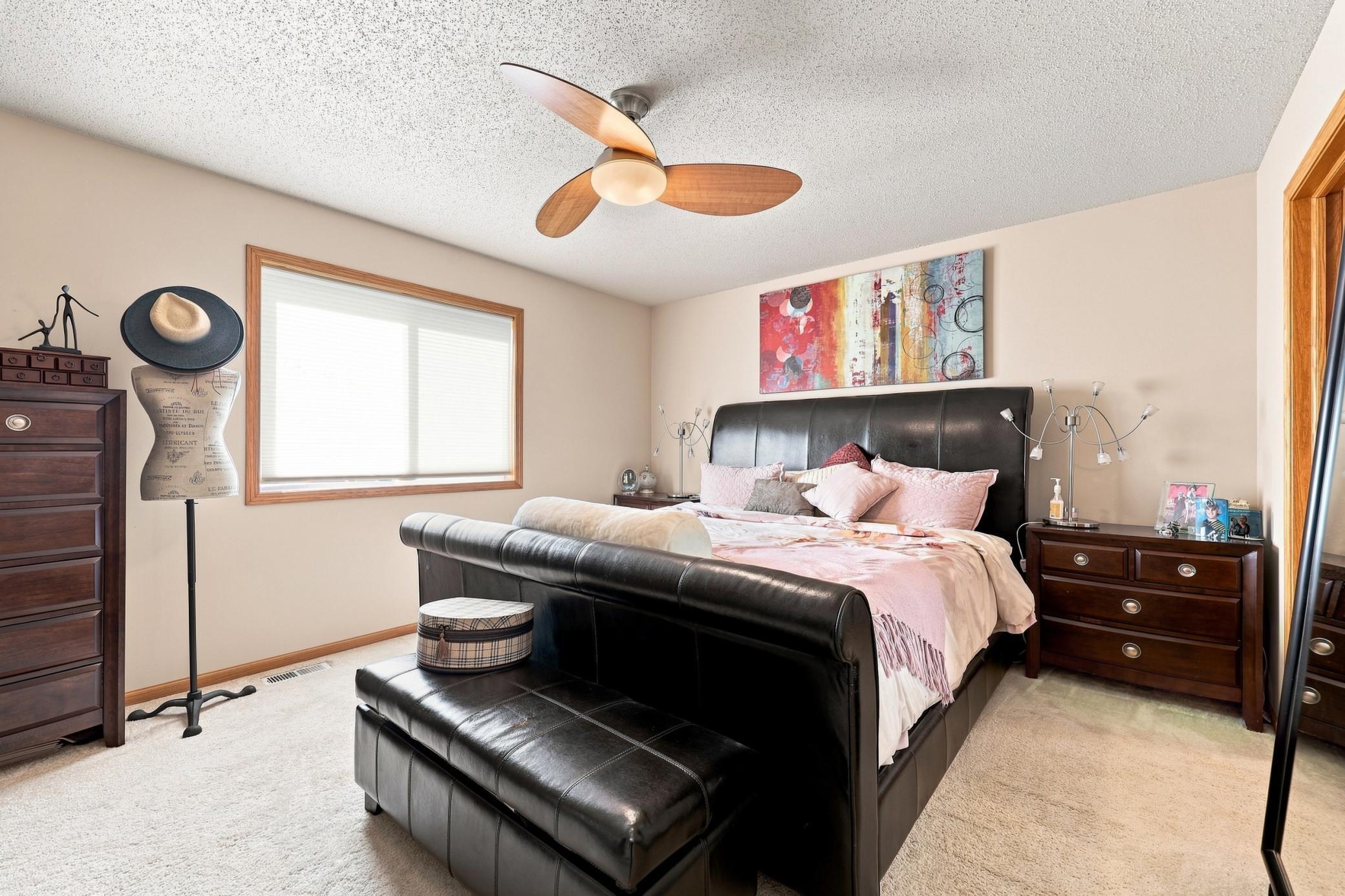 2006 single family home for sale at 852 16th Avenue Court W in West Fargo, ND — 4 bed, 3 bath (photo 12 of 32)
