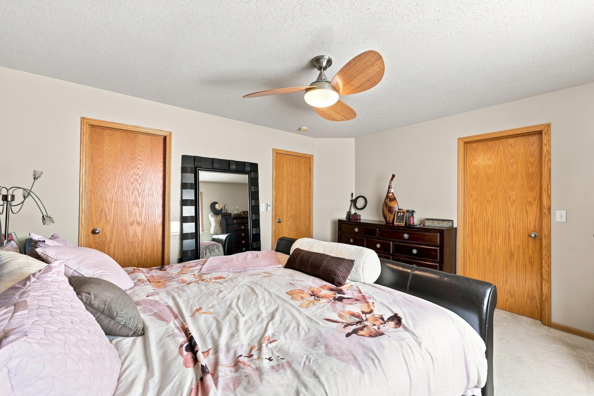 2006 single family home for sale at 852 16th Avenue Court W in West Fargo, ND — 4 bed, 3 bath (photo 13 of 32)