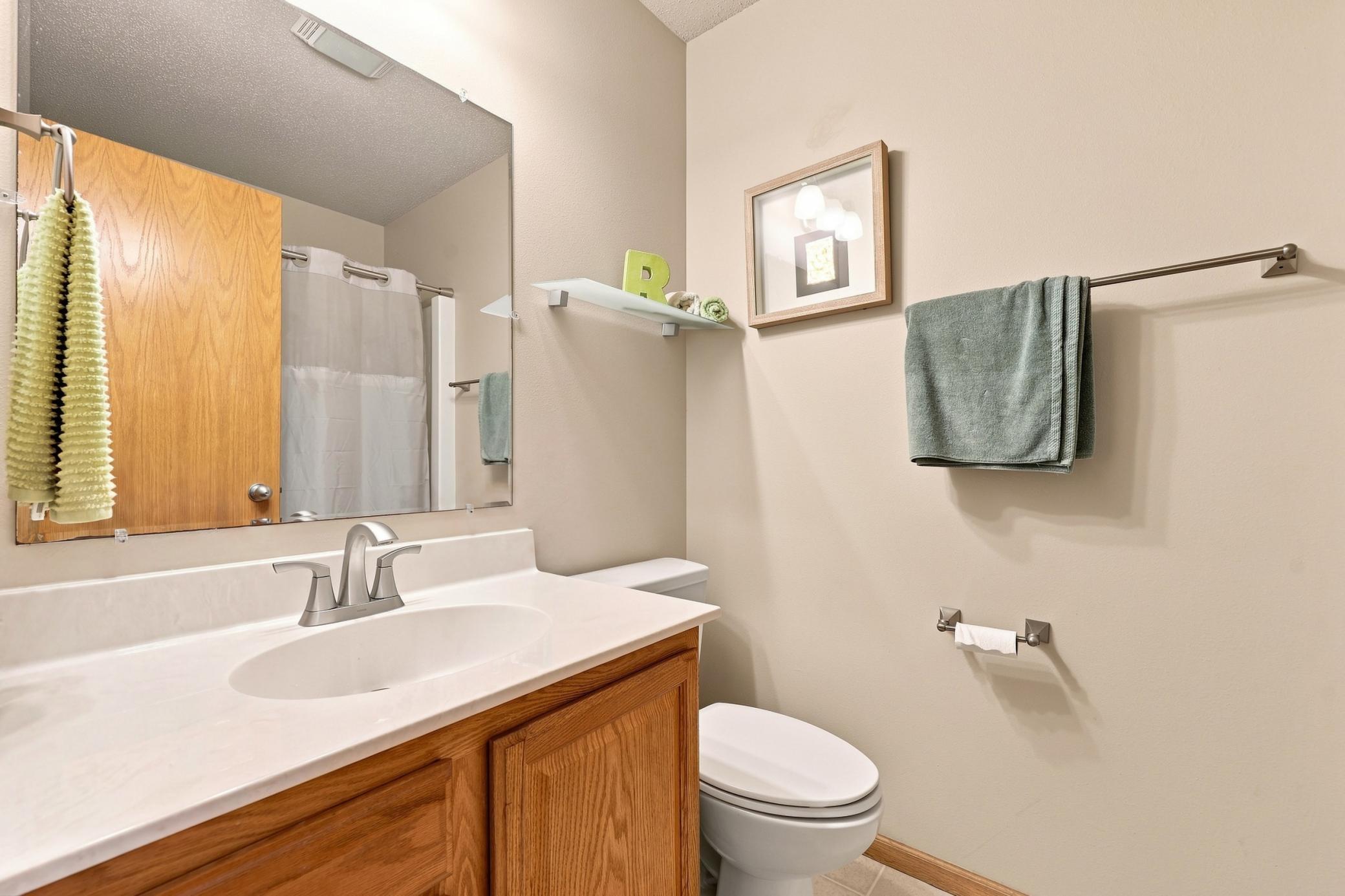 2006 single family home for sale at 852 16th Avenue Court W in West Fargo, ND — 4 bed, 3 bath (photo 16 of 32)