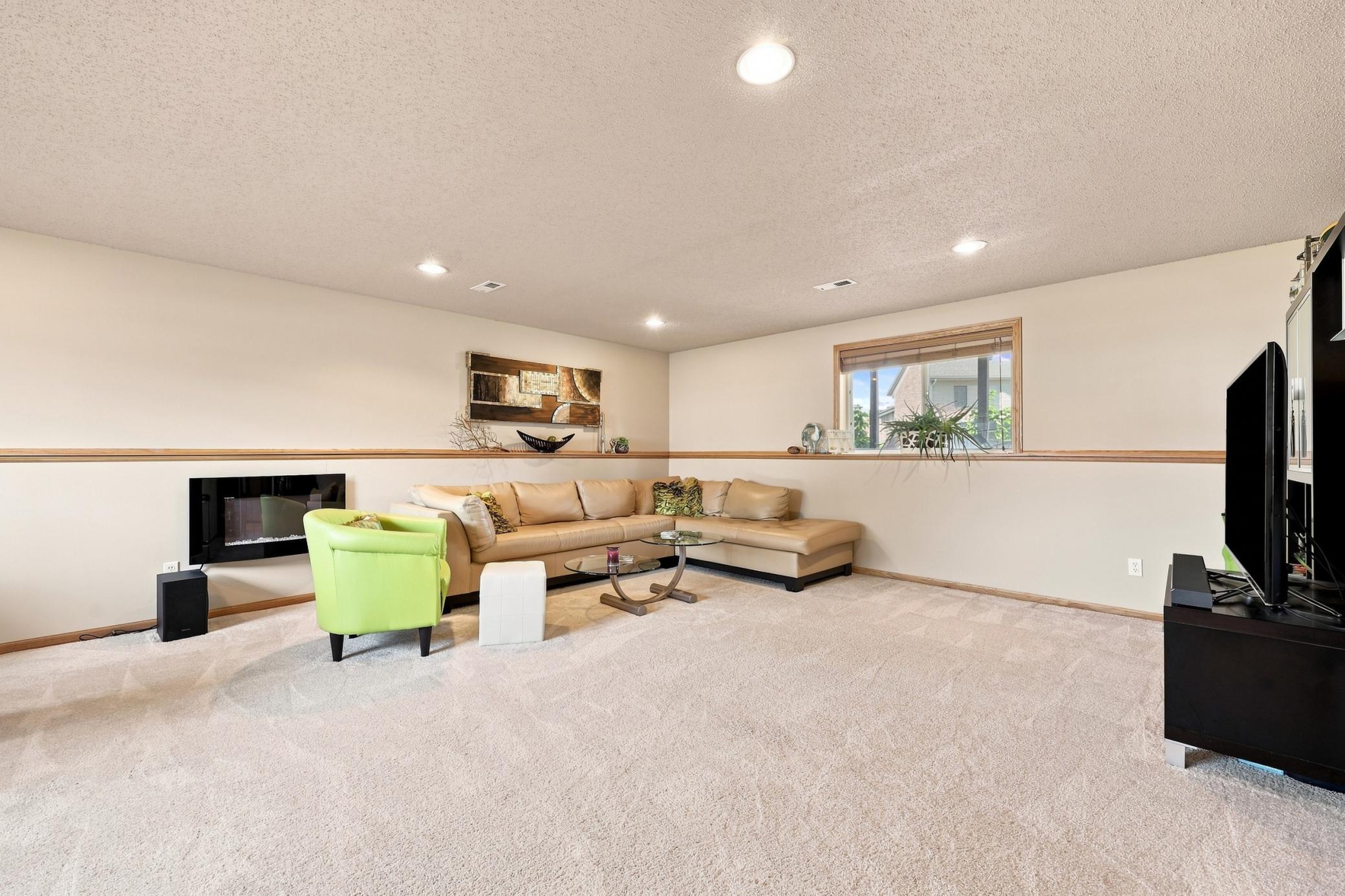 2006 single family home for sale at 852 16th Avenue Court W in West Fargo, ND — 4 bed, 3 bath (photo 17 of 32)