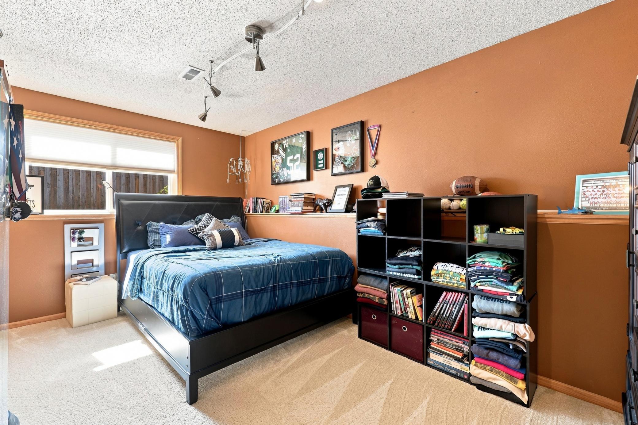 2006 single family home for sale at 852 16th Avenue Court W in West Fargo, ND — 4 bed, 3 bath (photo 20 of 32)