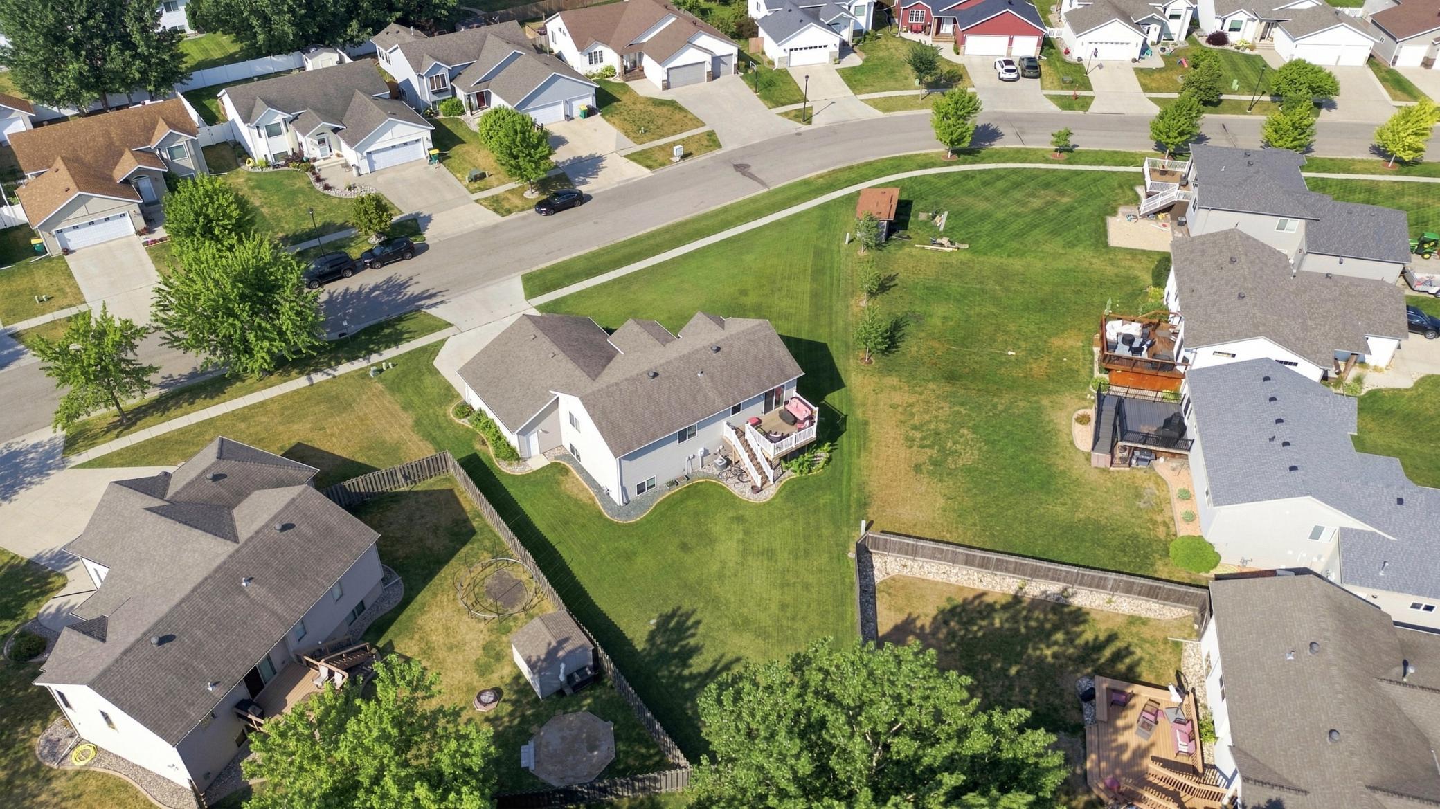 2006 single family home for sale at 852 16th Avenue Court W in West Fargo, ND — 4 bed, 3 bath (photo 3 of 32)