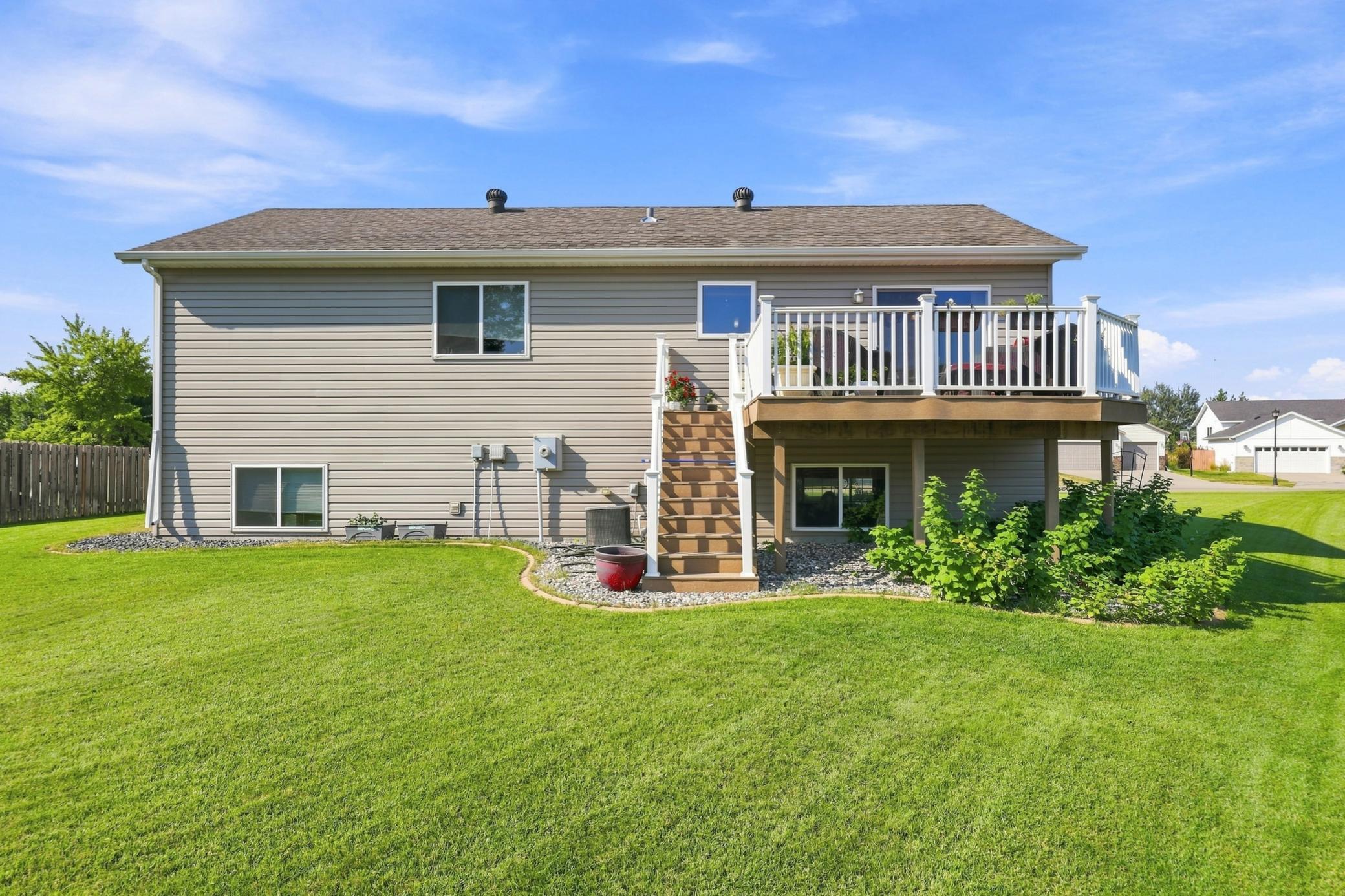 2006 single family home for sale at 852 16th Avenue Court W in West Fargo, ND — 4 bed, 3 bath (photo 24 of 32)
