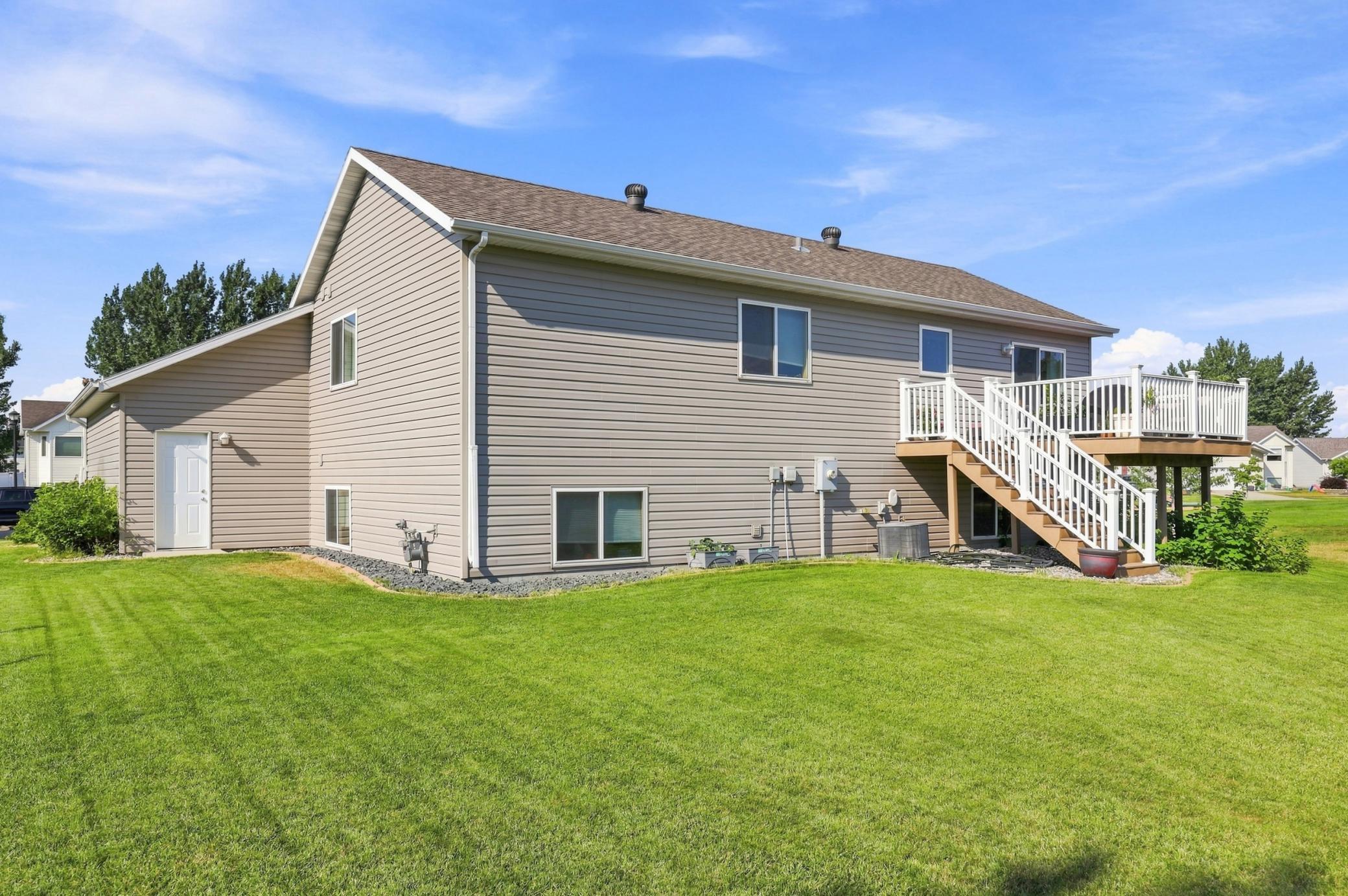 2006 single family home for sale at 852 16th Avenue Court W in West Fargo, ND — 4 bed, 3 bath (photo 26 of 32)