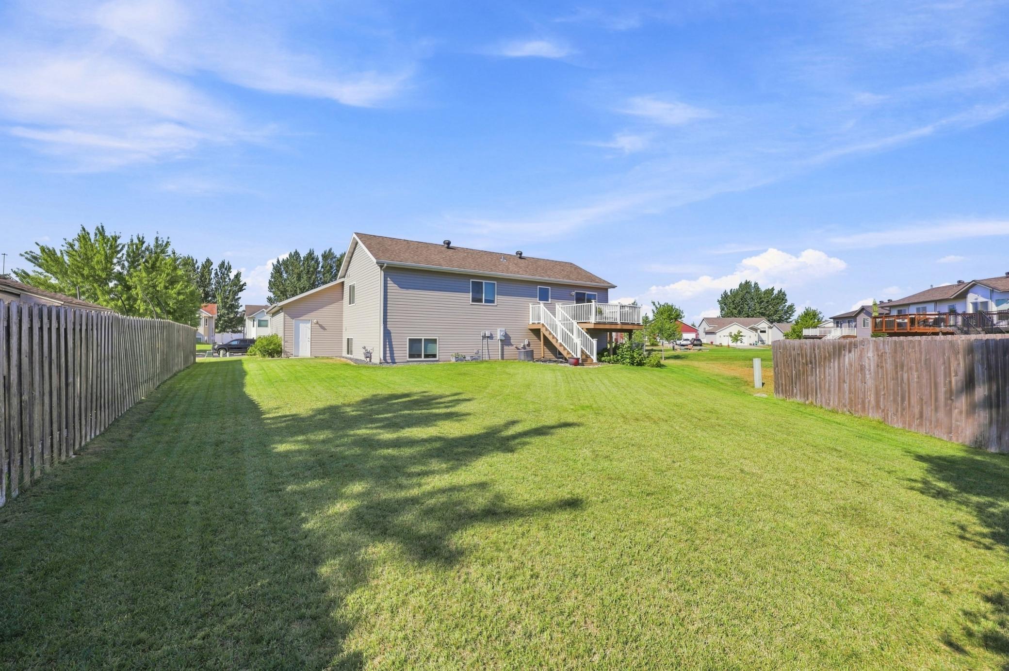 2006 single family home for sale at 852 16th Avenue Court W in West Fargo, ND — 4 bed, 3 bath (photo 27 of 32)
