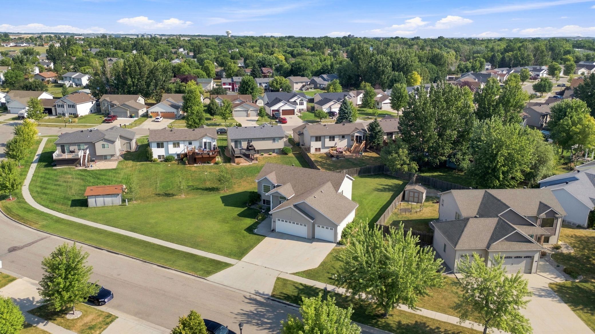2006 single family home for sale at 852 16th Avenue Court W in West Fargo, ND — 4 bed, 3 bath (photo 28 of 32)