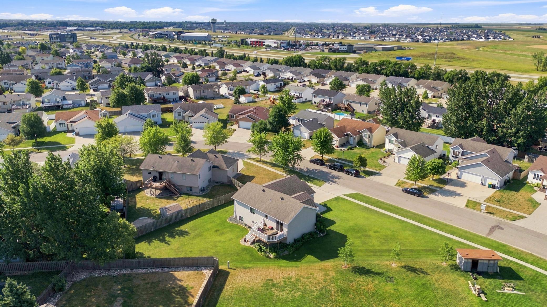 2006 single family home for sale at 852 16th Avenue Court W in West Fargo, ND — 4 bed, 3 bath (photo 29 of 32)
