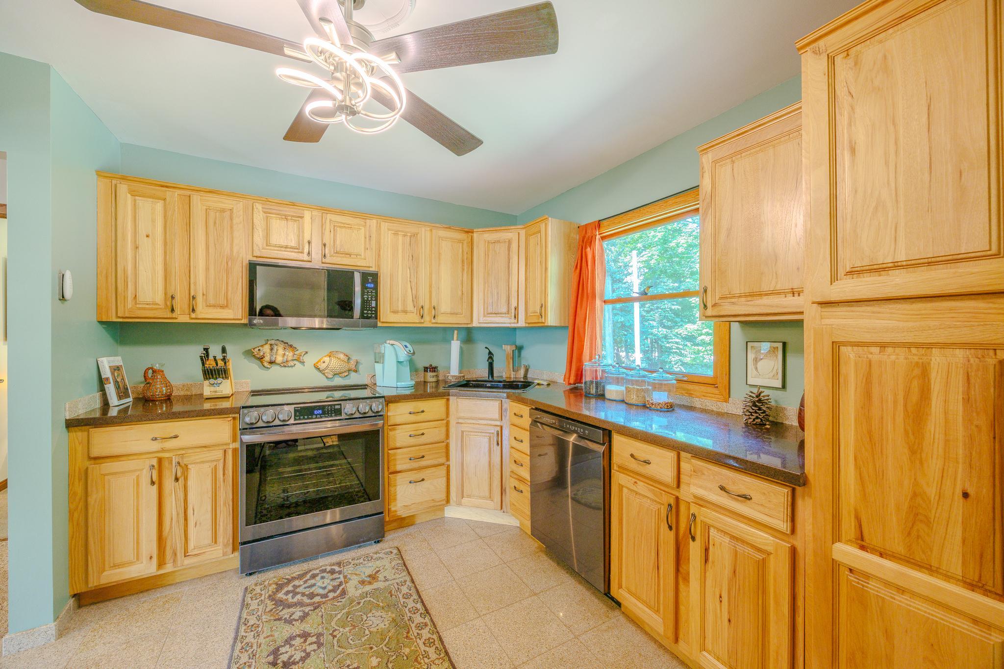 1972 single family home for sale at 1944 Island View Drive NE in Bemidji, MN — 4 bed, 2 bath (photo 15 of 88)