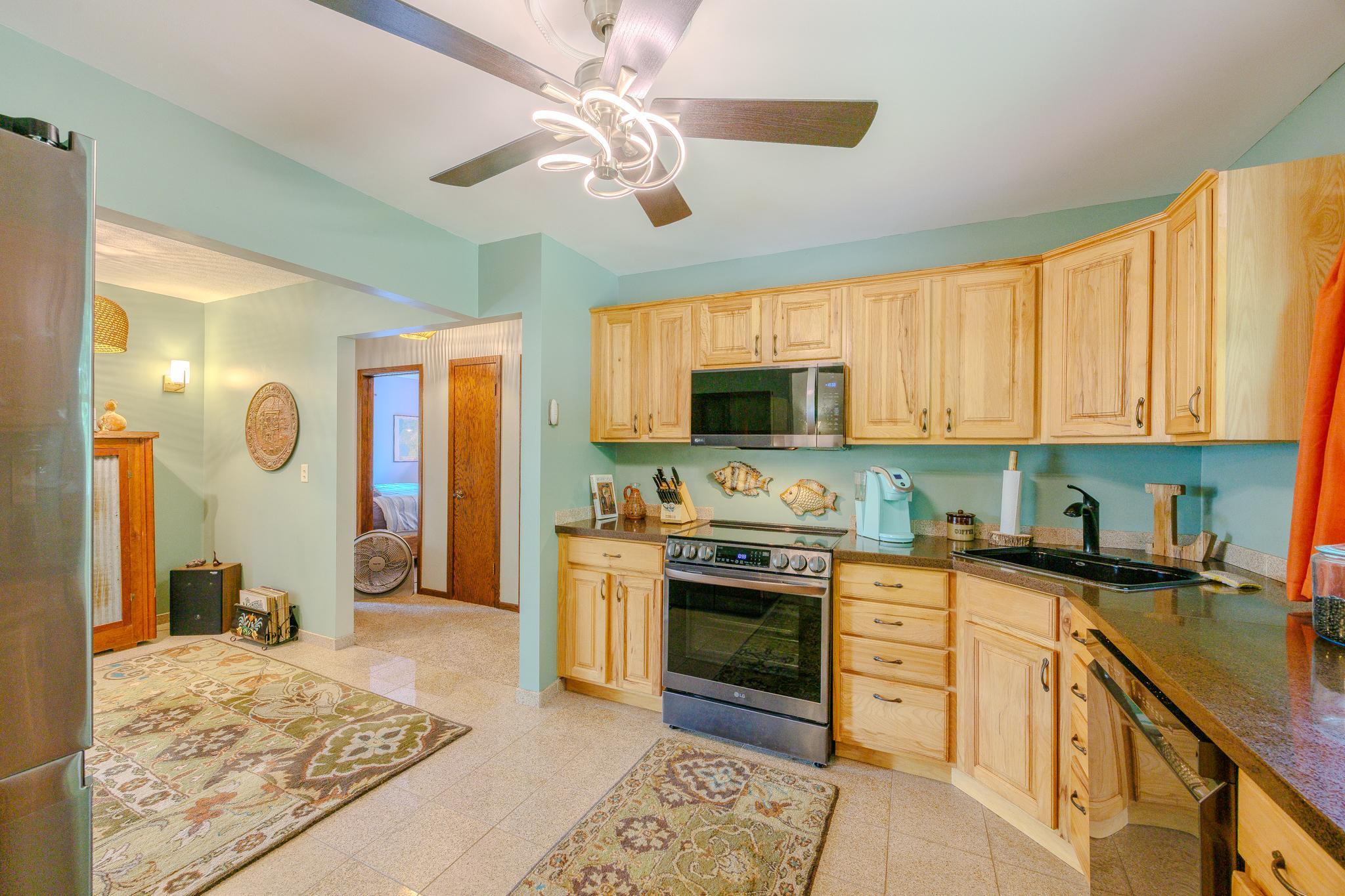 1972 single family home for sale at 1944 Island View Drive NE in Bemidji, MN — 4 bed, 2 bath (photo 16 of 88)