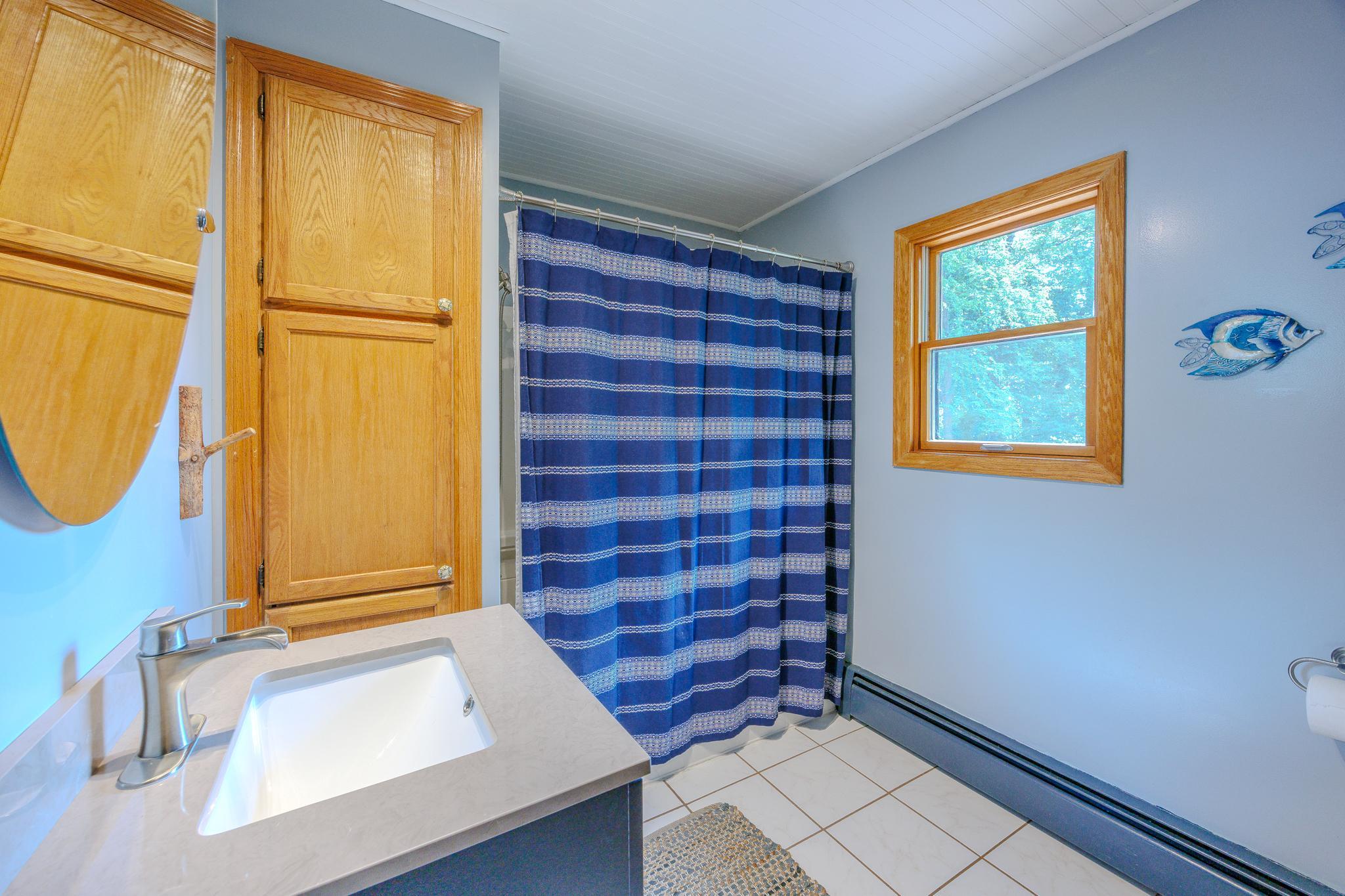 1972 single family home for sale at 1944 Island View Drive NE in Bemidji, MN — 4 bed, 2 bath (photo 22 of 88)