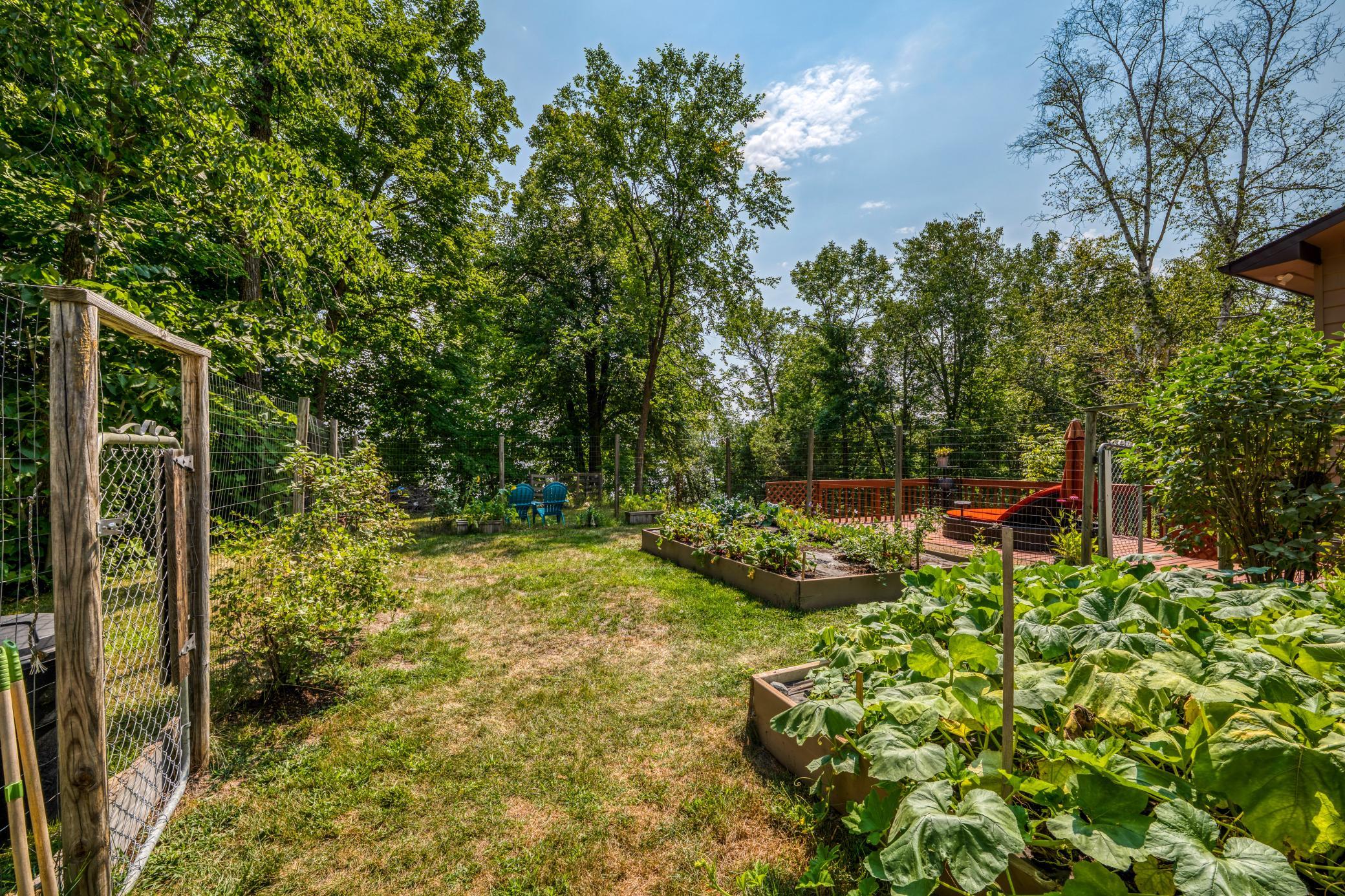 1972 single family home for sale at 1944 Island View Drive NE in Bemidji, MN — 4 bed, 2 bath (photo 86 of 88)