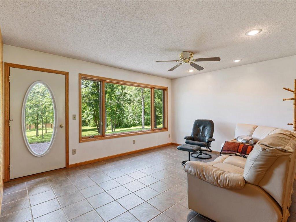 2004 single family home for sale at 17741 River Road in Crosby, MN — 2 bed, 2 bath (photo 10 of 46)