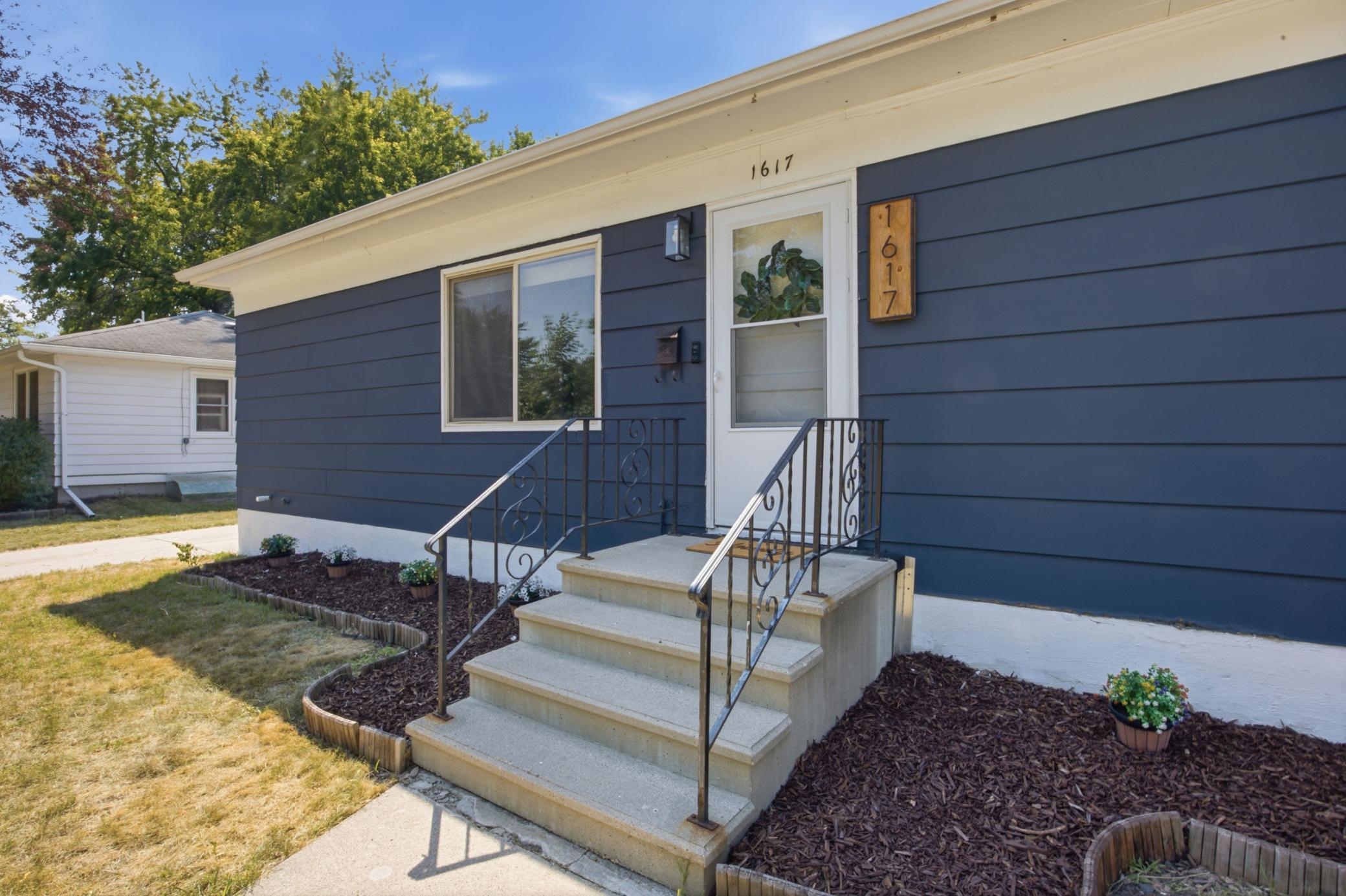 1617 14th Street S, Fargo ND 58103 - Photo 2 of 20