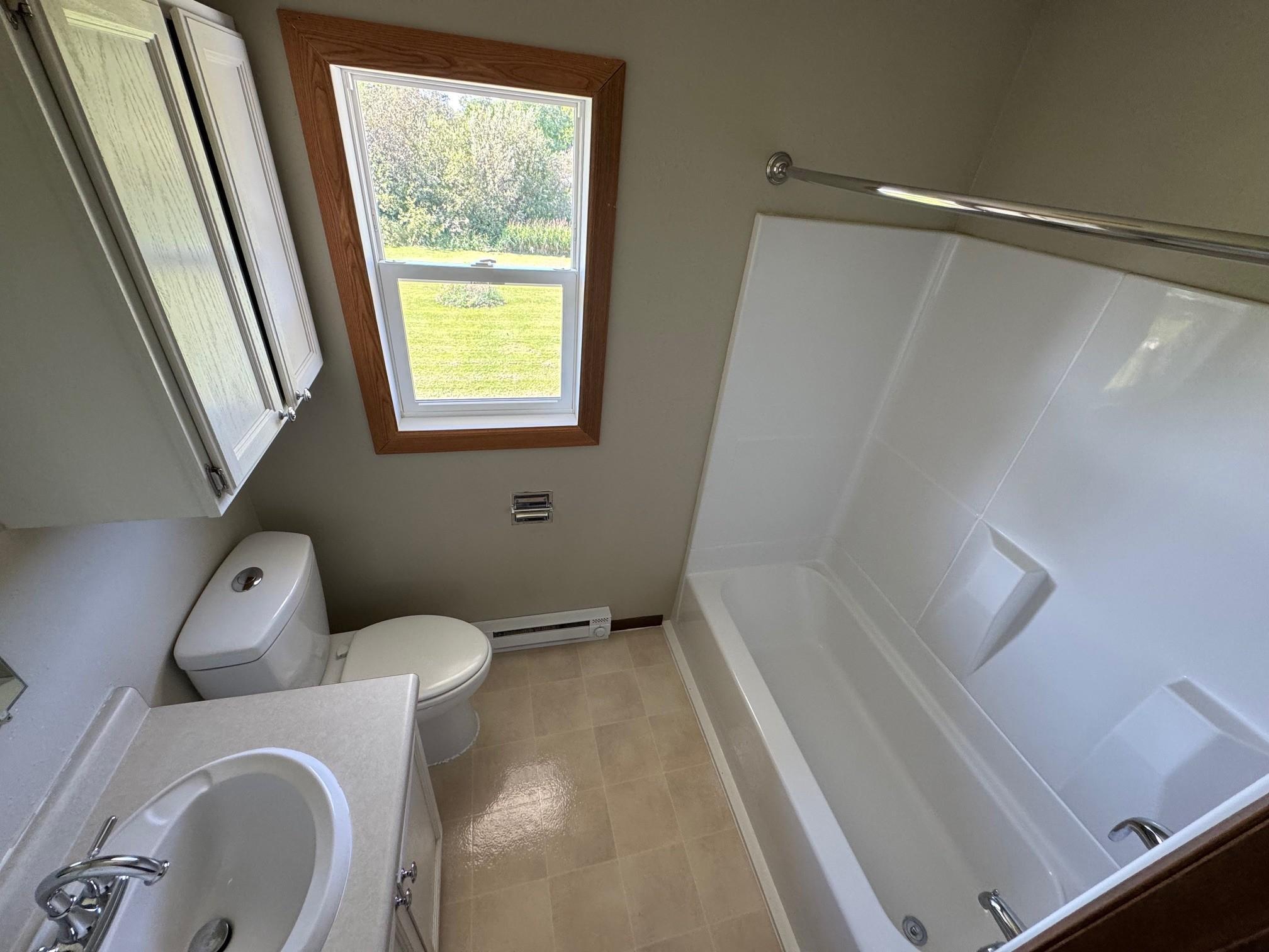 1983 triplex for sale at 37597 Lakeview Drive in Warroad, MN — 5 bed, 5 bath (photo 16 of 27)
