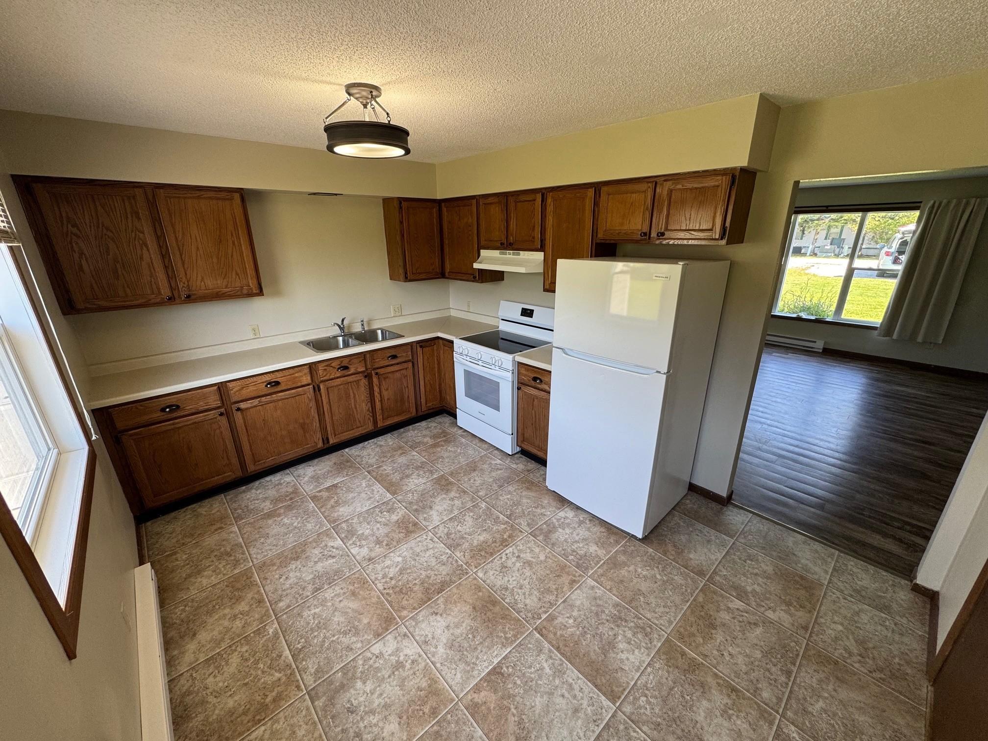 1983 triplex for sale at 37597 Lakeview Drive in Warroad, MN — 5 bed, 5 bath (photo 17 of 27)