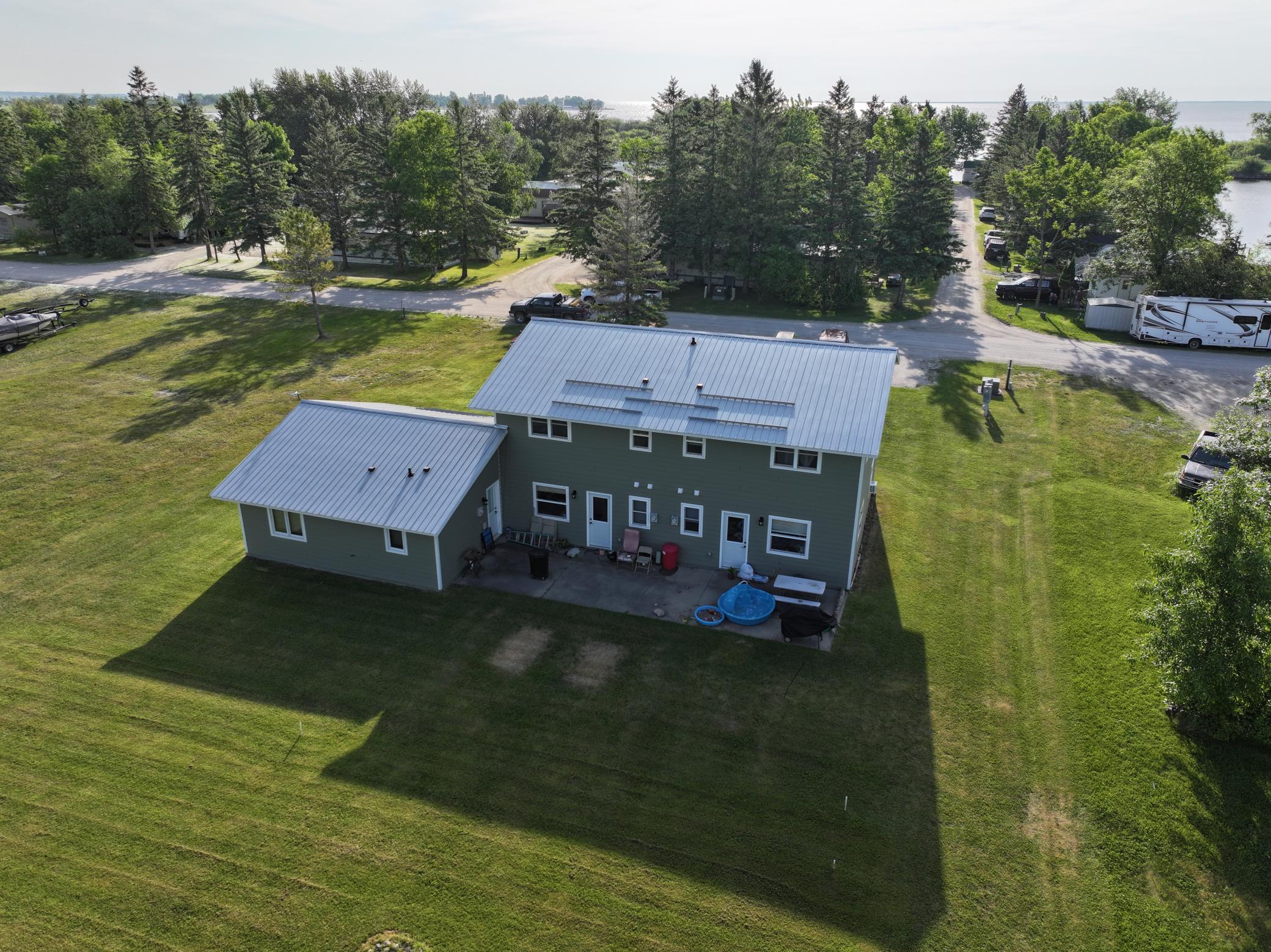 1983 triplex for sale at 37597 Lakeview Drive in Warroad, MN — 5 bed, 5 bath (photo 25 of 27)