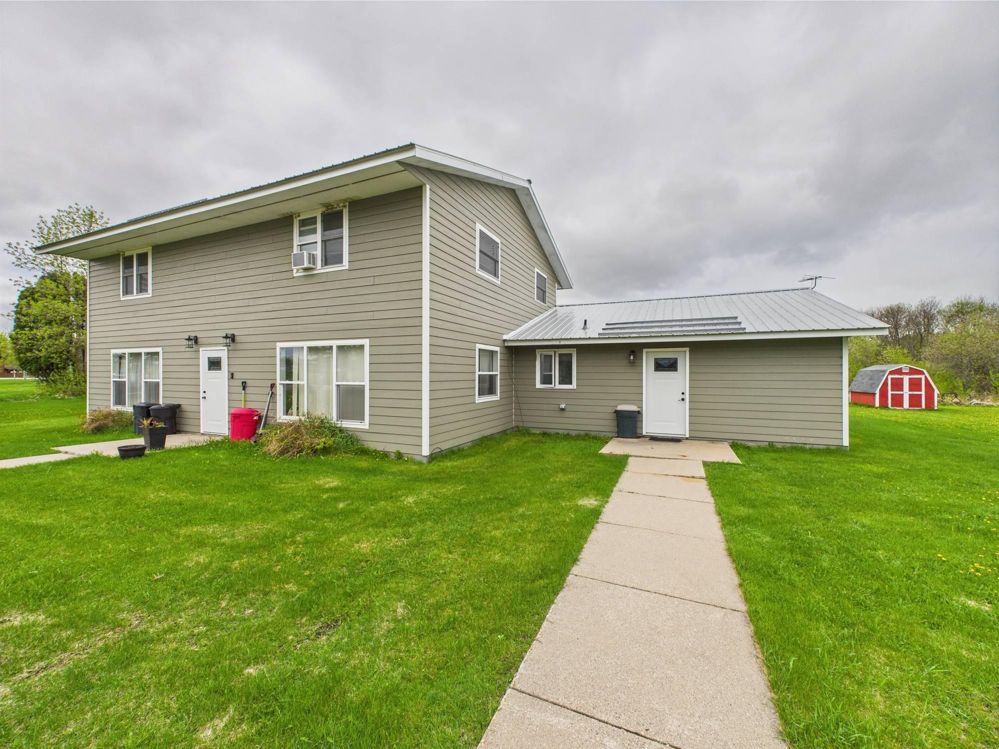 1983 triplex for sale at 37597 Lakeview Drive in Warroad, MN — 5 bed, 5 bath (photo 4 of 27)