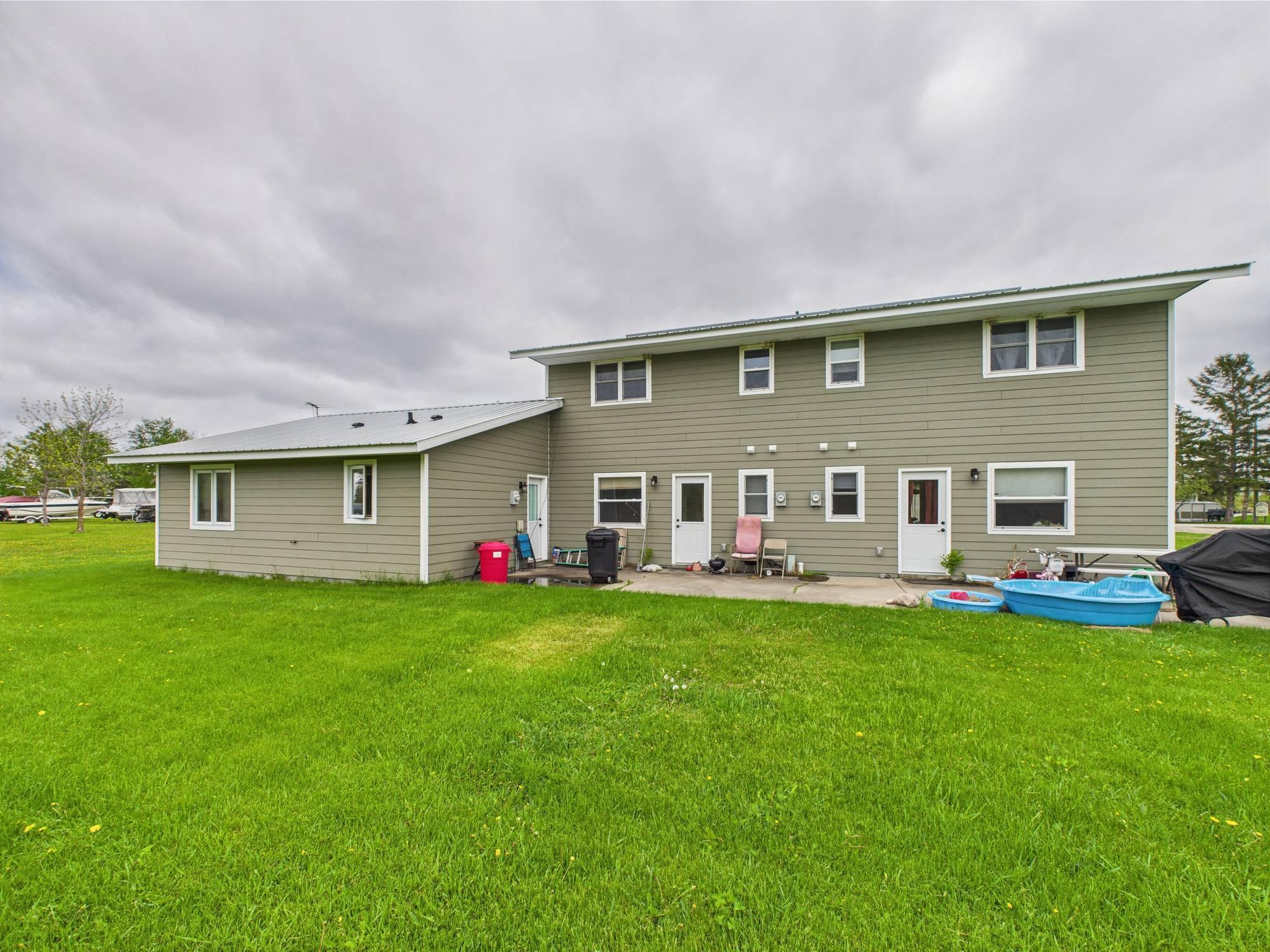 1983 triplex for sale at 37597 Lakeview Drive in Warroad, MN — 5 bed, 5 bath (photo 5 of 27)