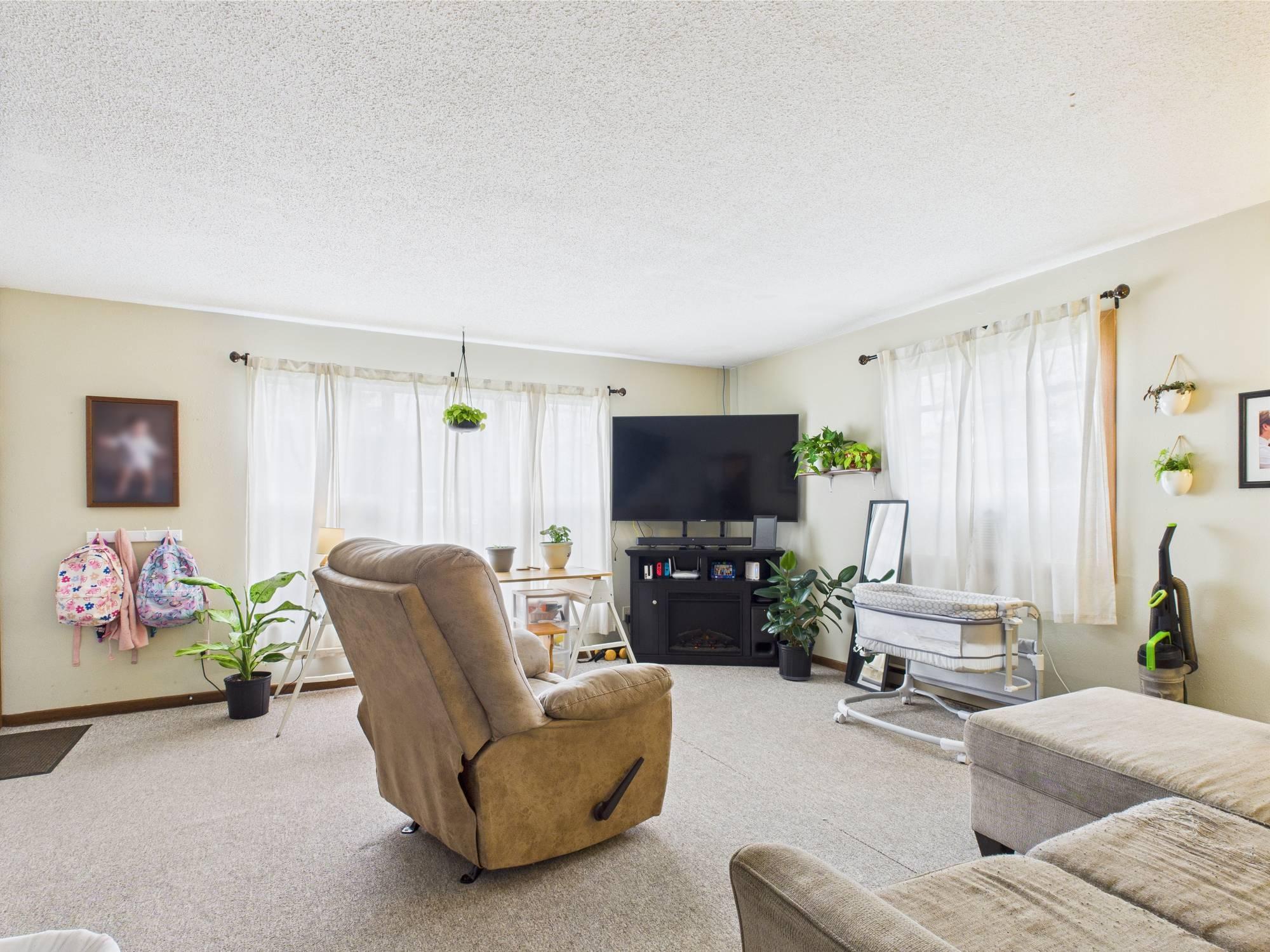 1983 triplex for sale at 37597 Lakeview Drive in Warroad, MN — 5 bed, 5 bath (photo 6 of 27)