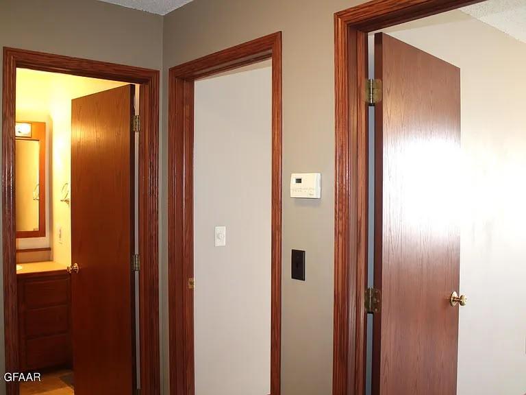 1058 Selkirk Circle, Grand Forks ND 58203 - Photo 11 of 22