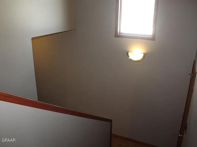1058 Selkirk Circle, Grand Forks ND 58203 - Photo 14 of 22