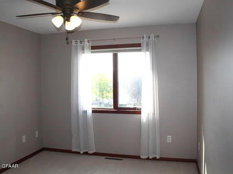 1058 Selkirk Circle, Grand Forks ND 58203 - Photo 16 of 22