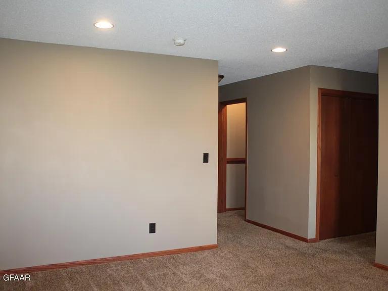 1058 Selkirk Circle, Grand Forks ND 58203 - Photo 18 of 22