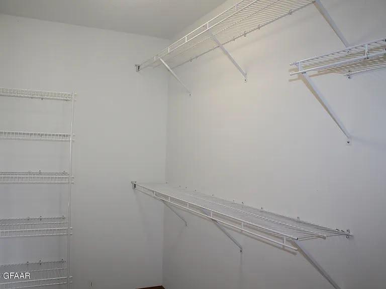 1058 Selkirk Circle, Grand Forks ND 58203 - Photo 10 of 22