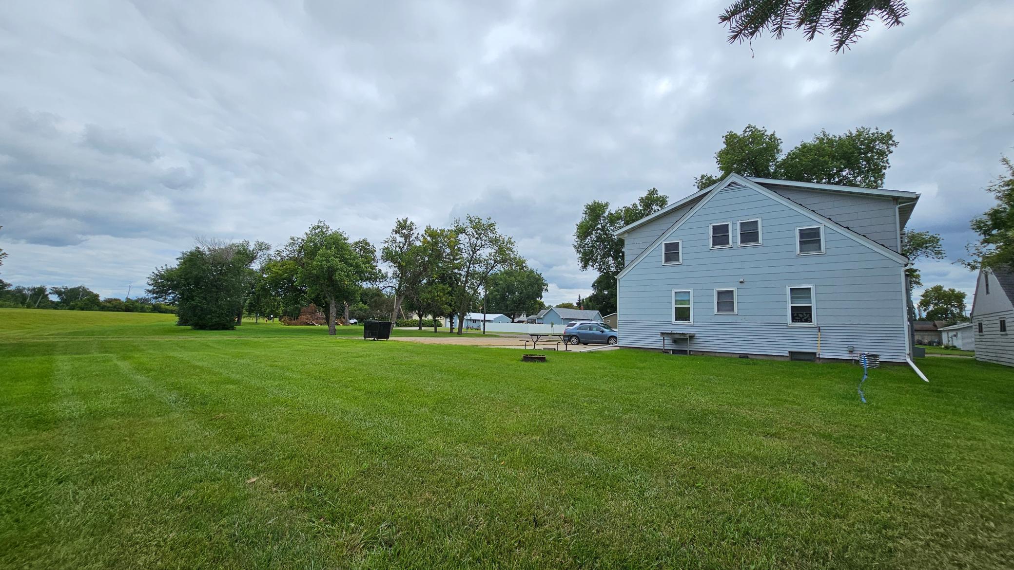 1950 home for sale at 104 5th Avenue S in Wahpeton, ND — 8 bed, 5 bath (photo 2 of 27)